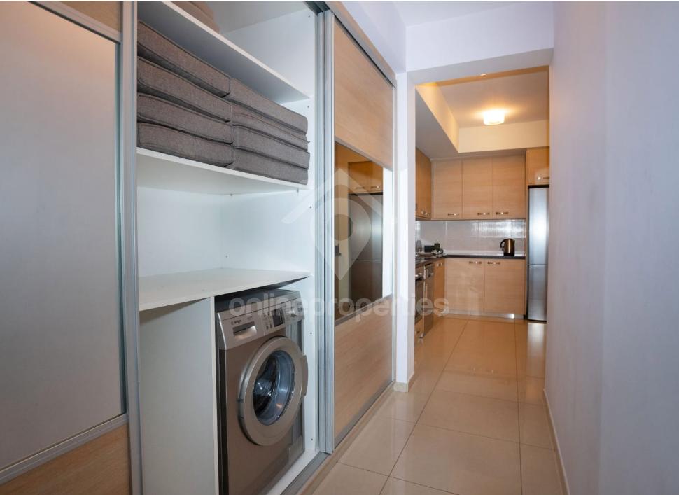 To change image, hover mouse over thumbnails below