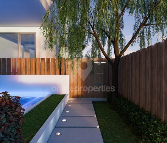 To change image, hover mouse over thumbnails below