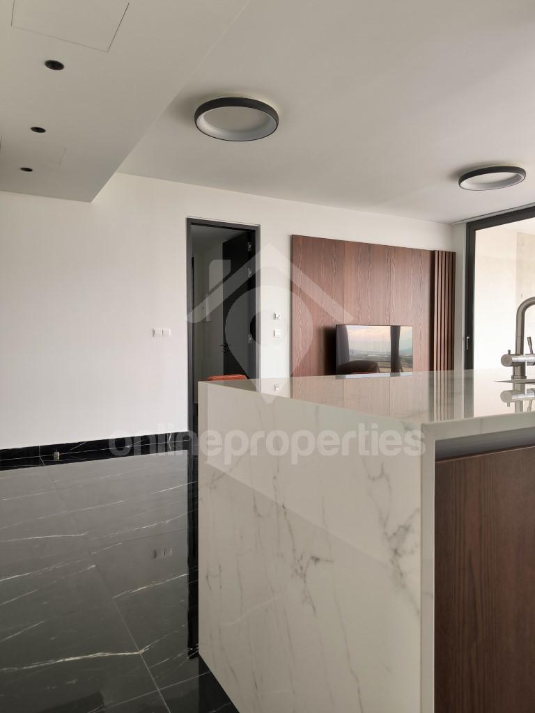 To change image, hover mouse over thumbnails below