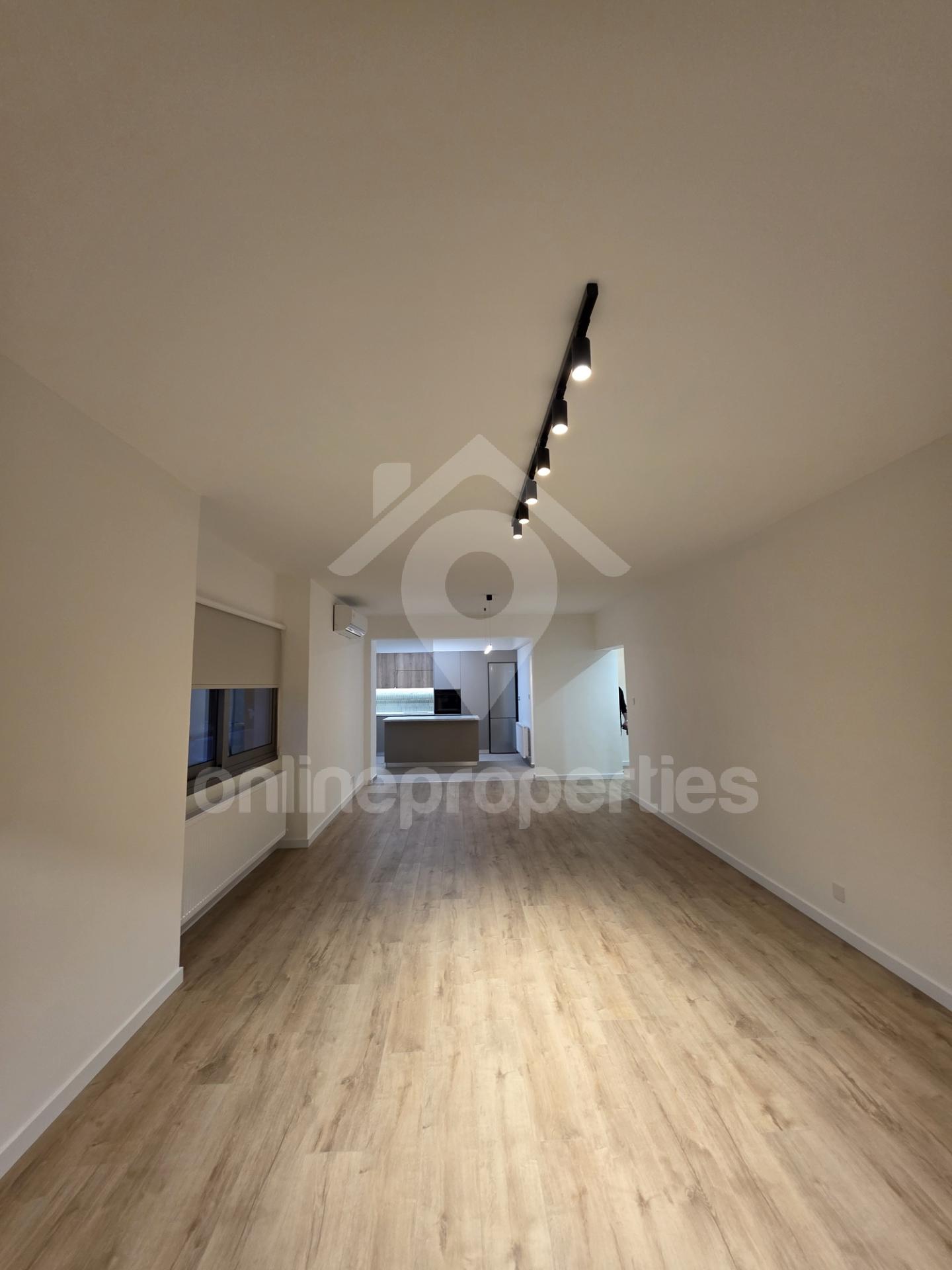 To change image, hover mouse over thumbnails below