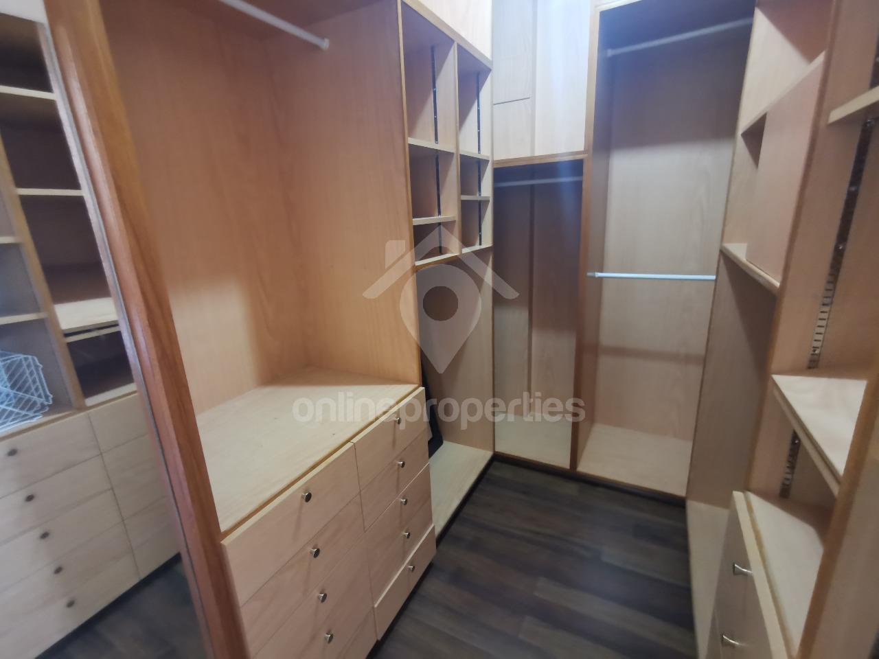 To change image, hover mouse over thumbnails below