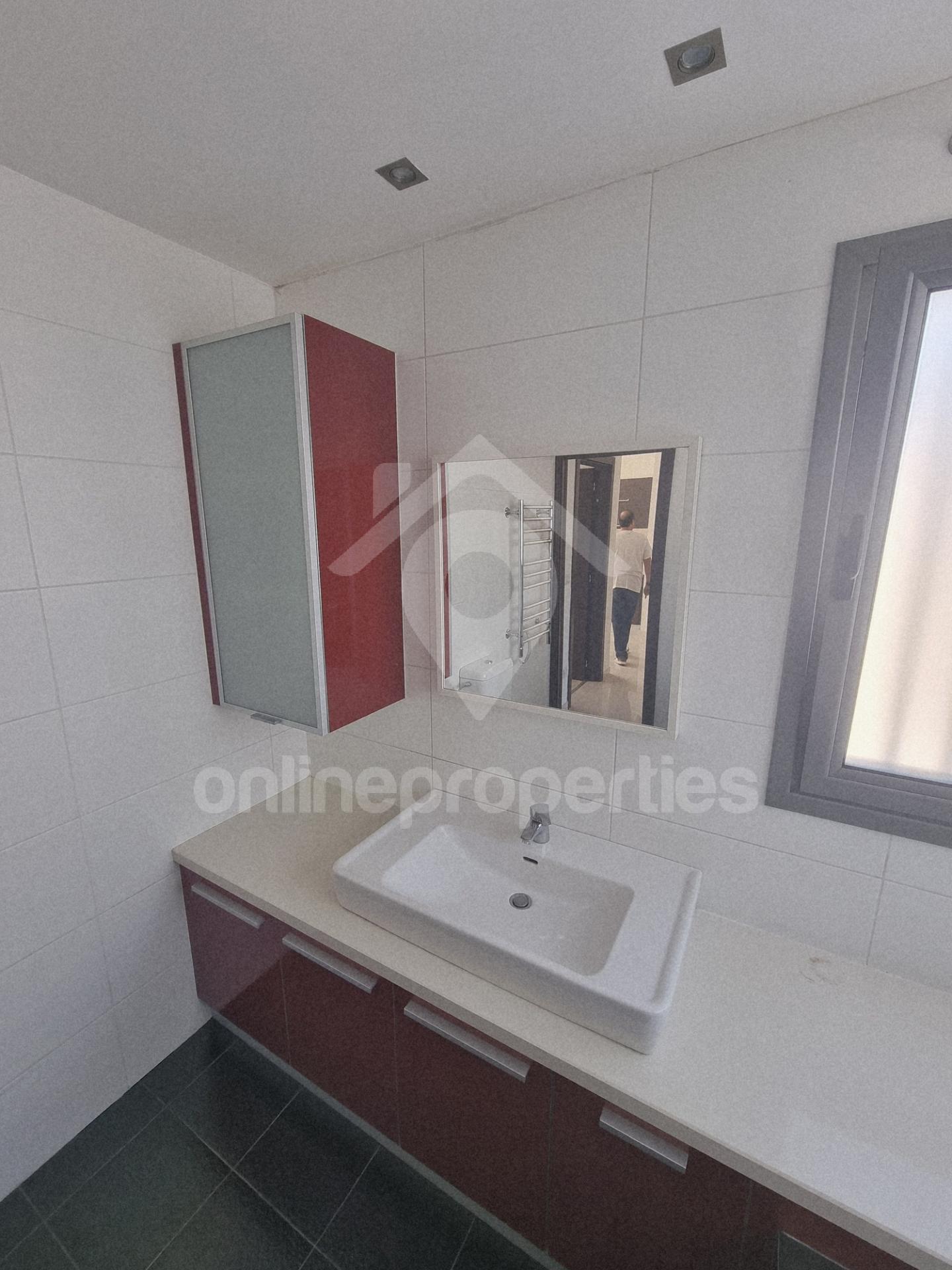 To change image, hover mouse over thumbnails below