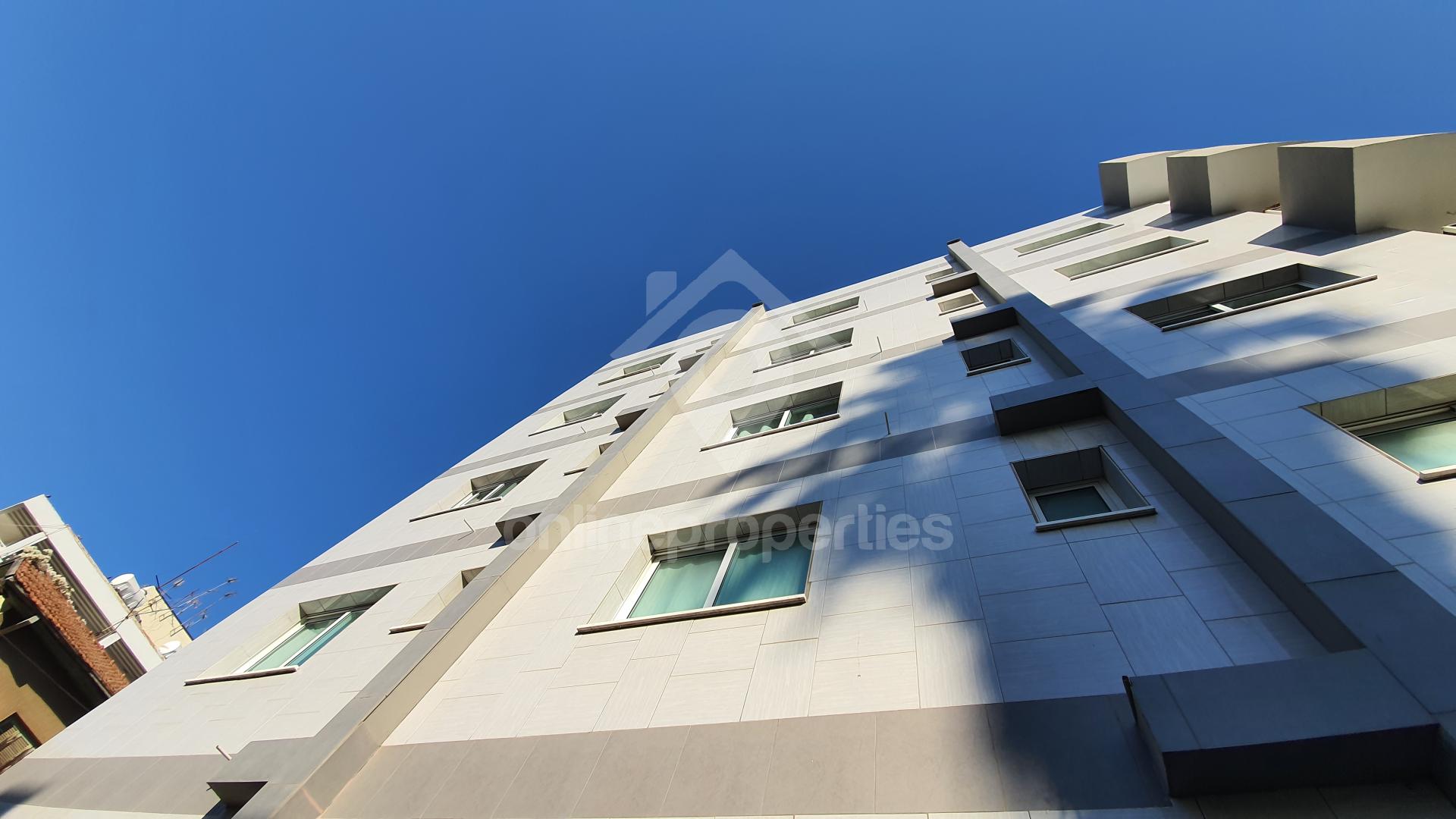 To change image, hover mouse over thumbnails below