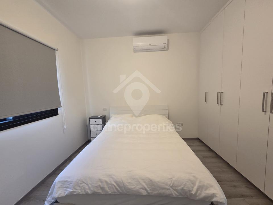 To change image, hover mouse over thumbnails below