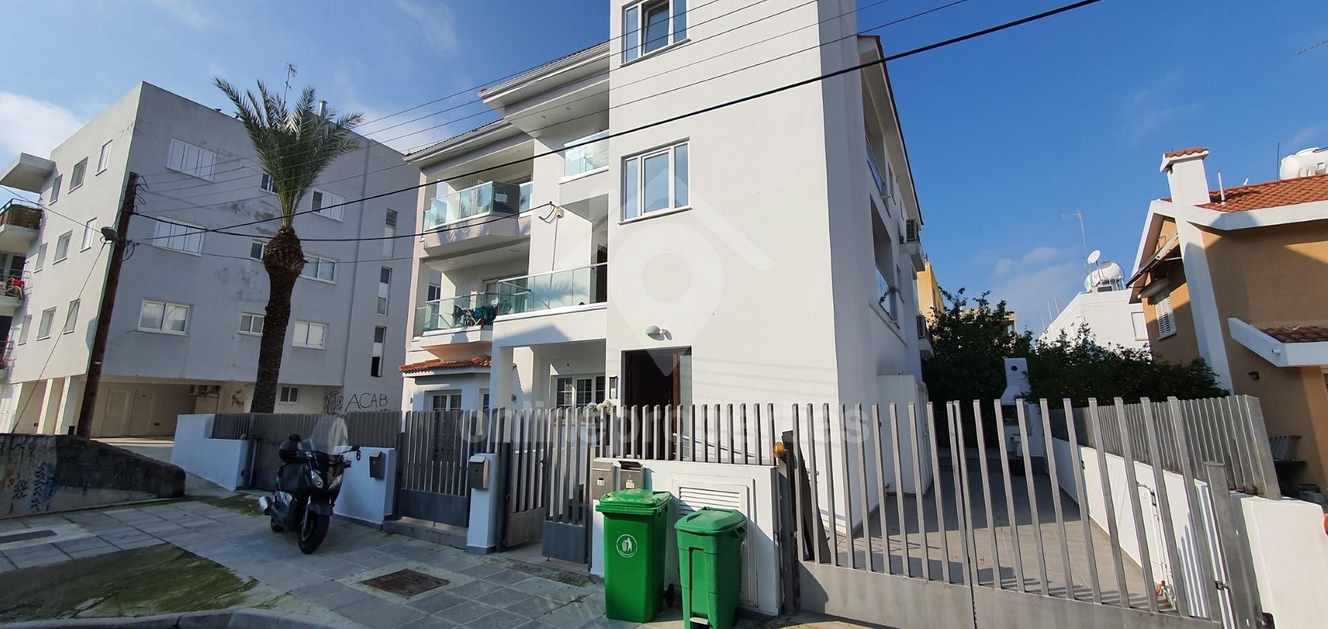 To change image, hover mouse over thumbnails below