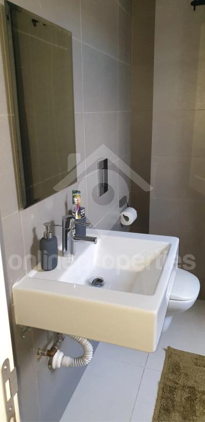 To change image, hover mouse over thumbnails below