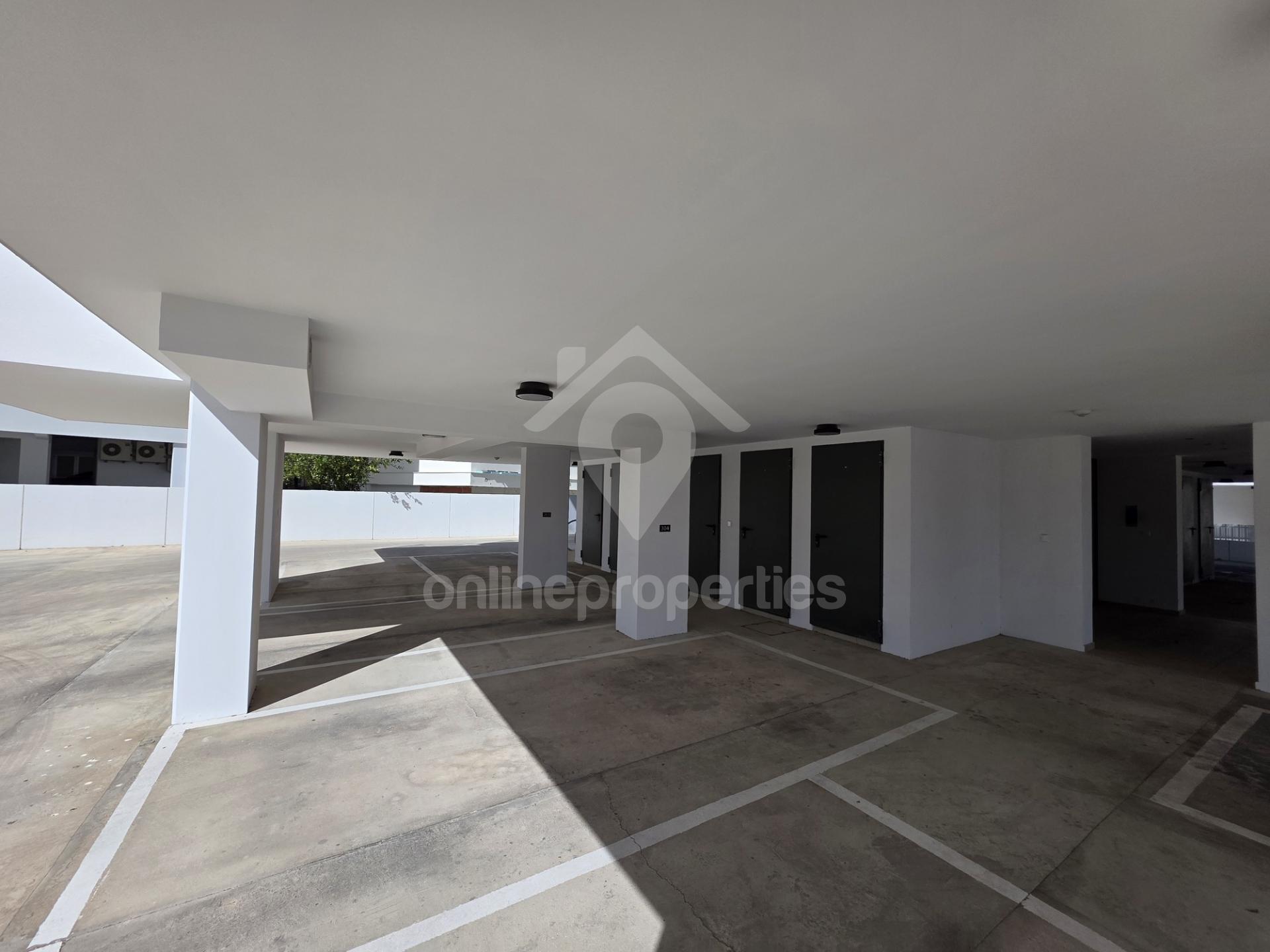 To change image, hover mouse over thumbnails below