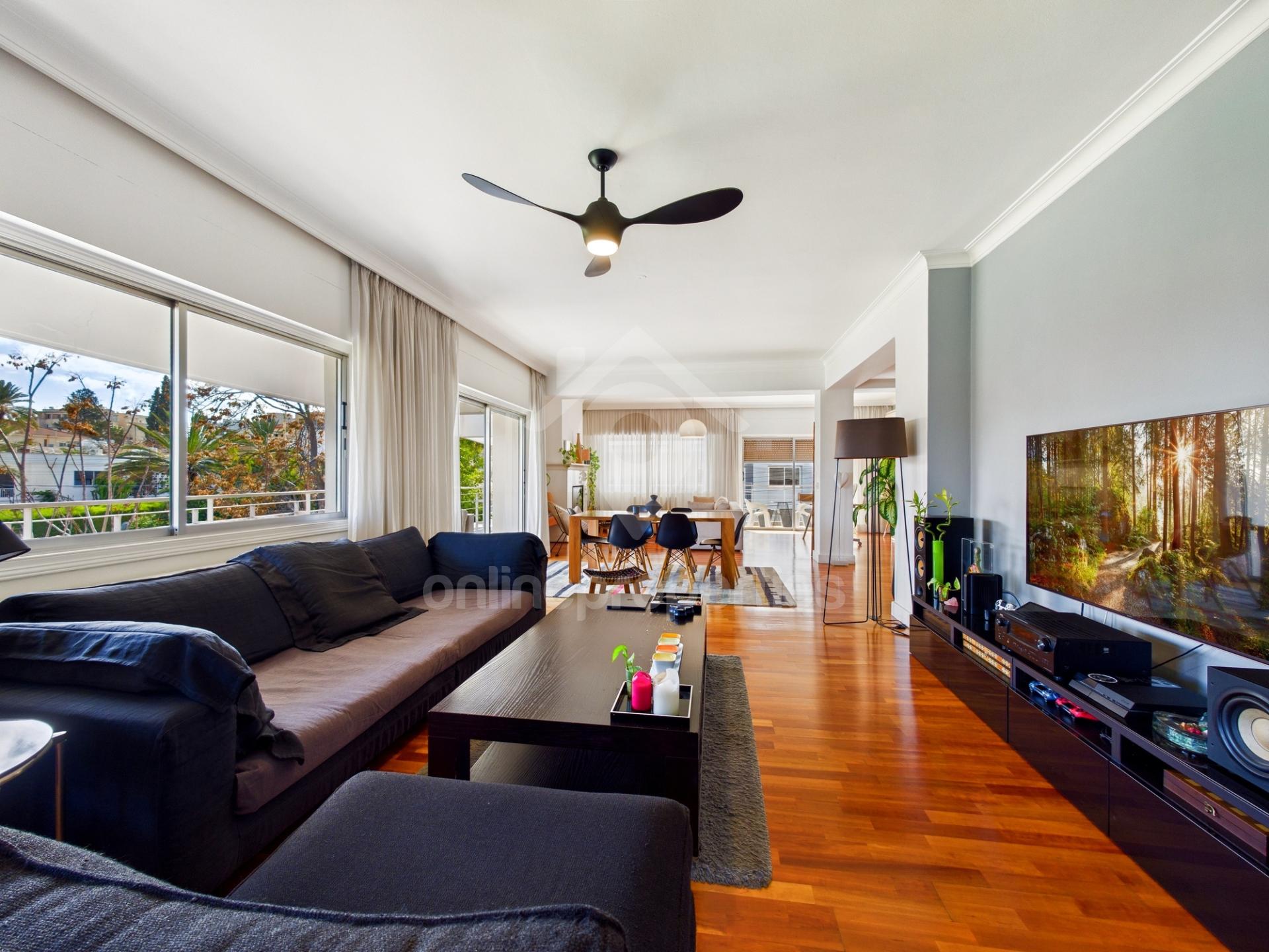 Live the city’s most exclusive rhythm.