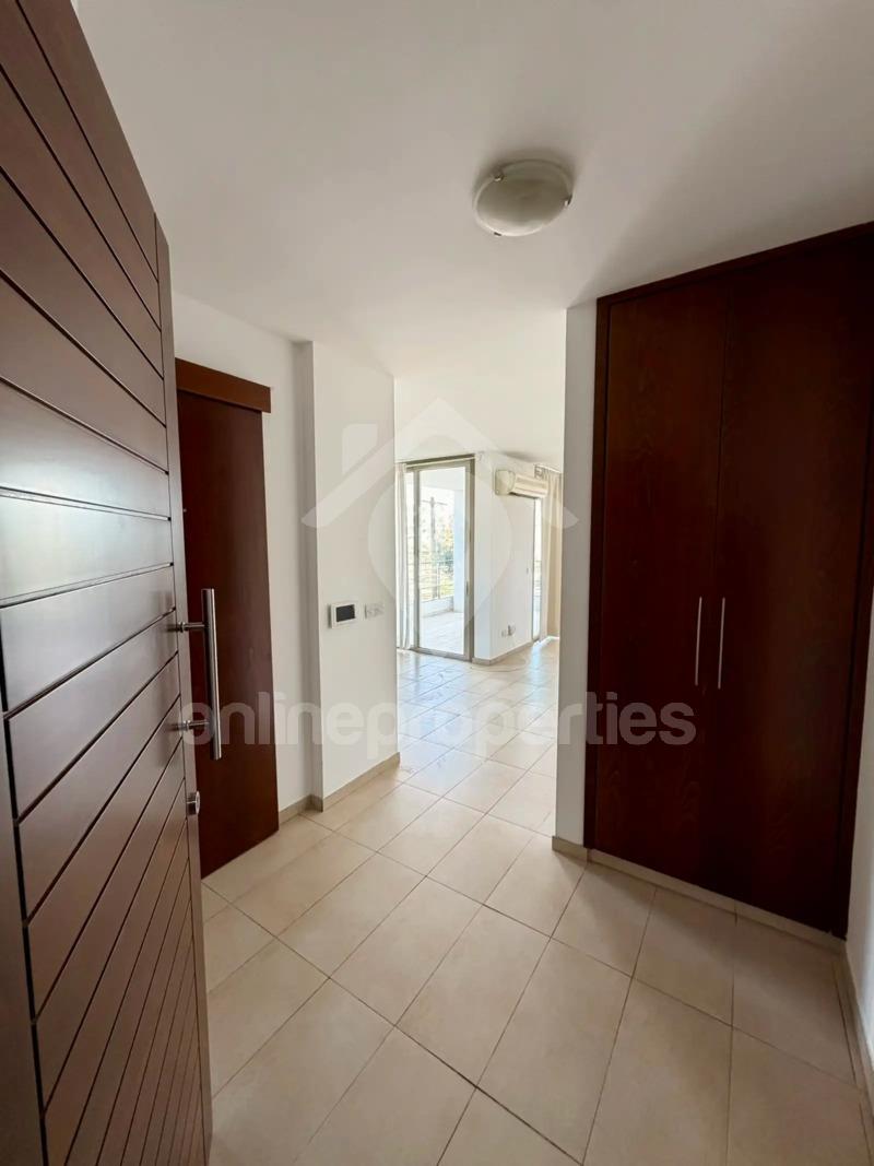 To change image, hover mouse over thumbnails below