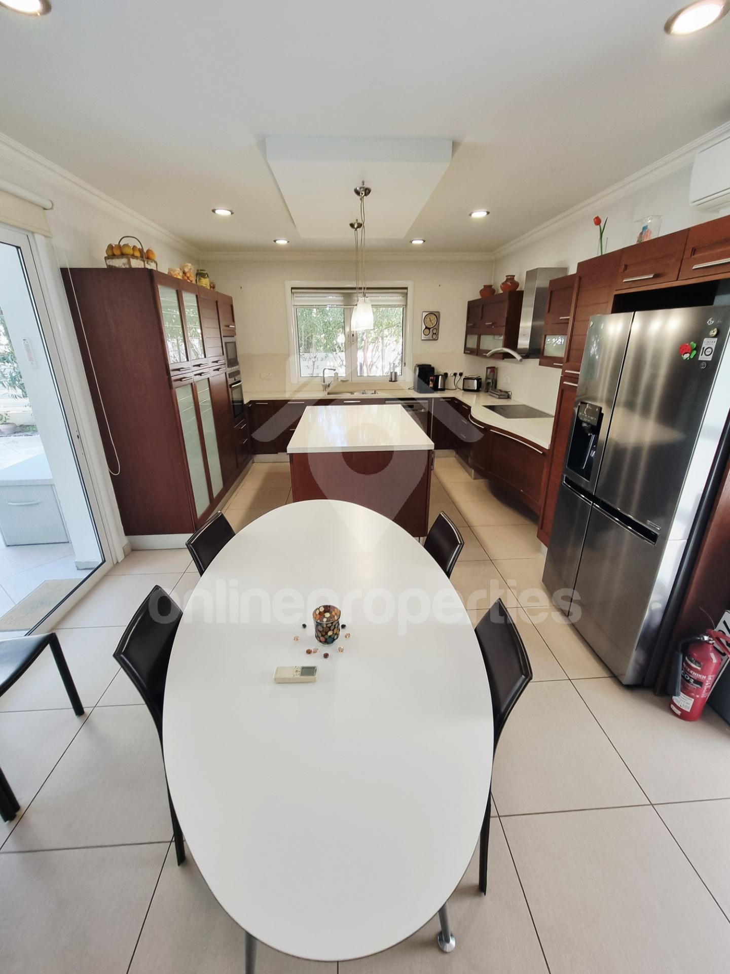 To change image, hover mouse over thumbnails below