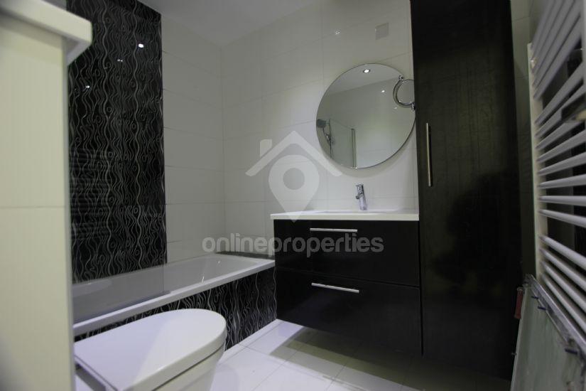 To change image, hover mouse over thumbnails below