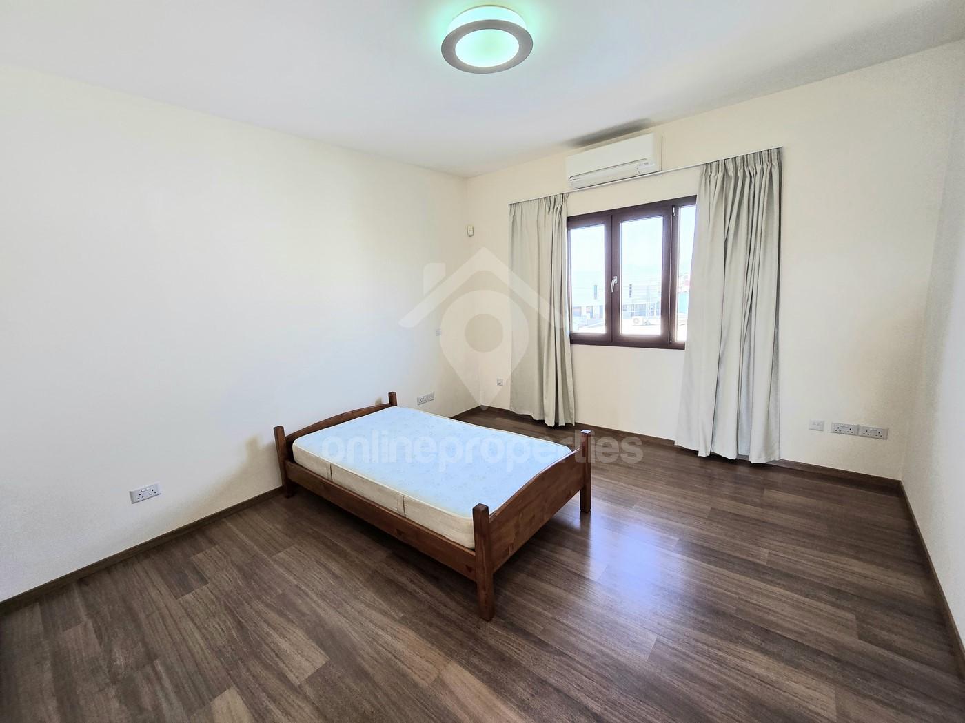 To change image, hover mouse over thumbnails below