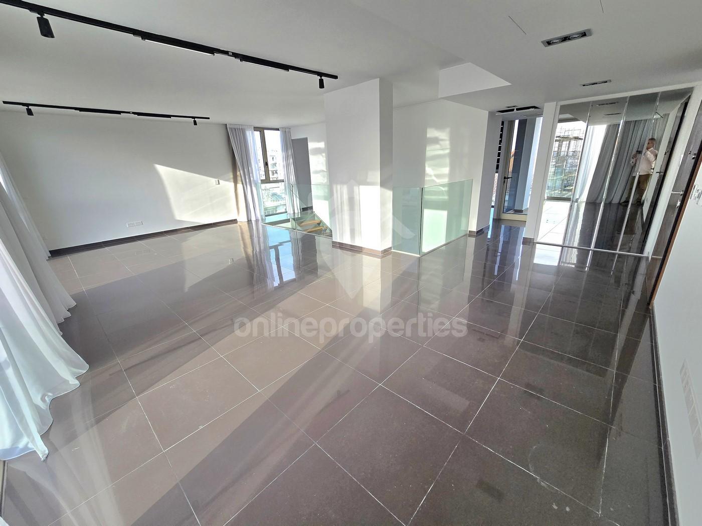 To change image, hover mouse over thumbnails below