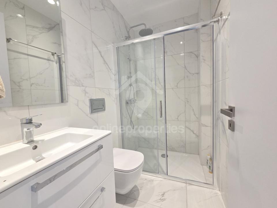 To change image, hover mouse over thumbnails below