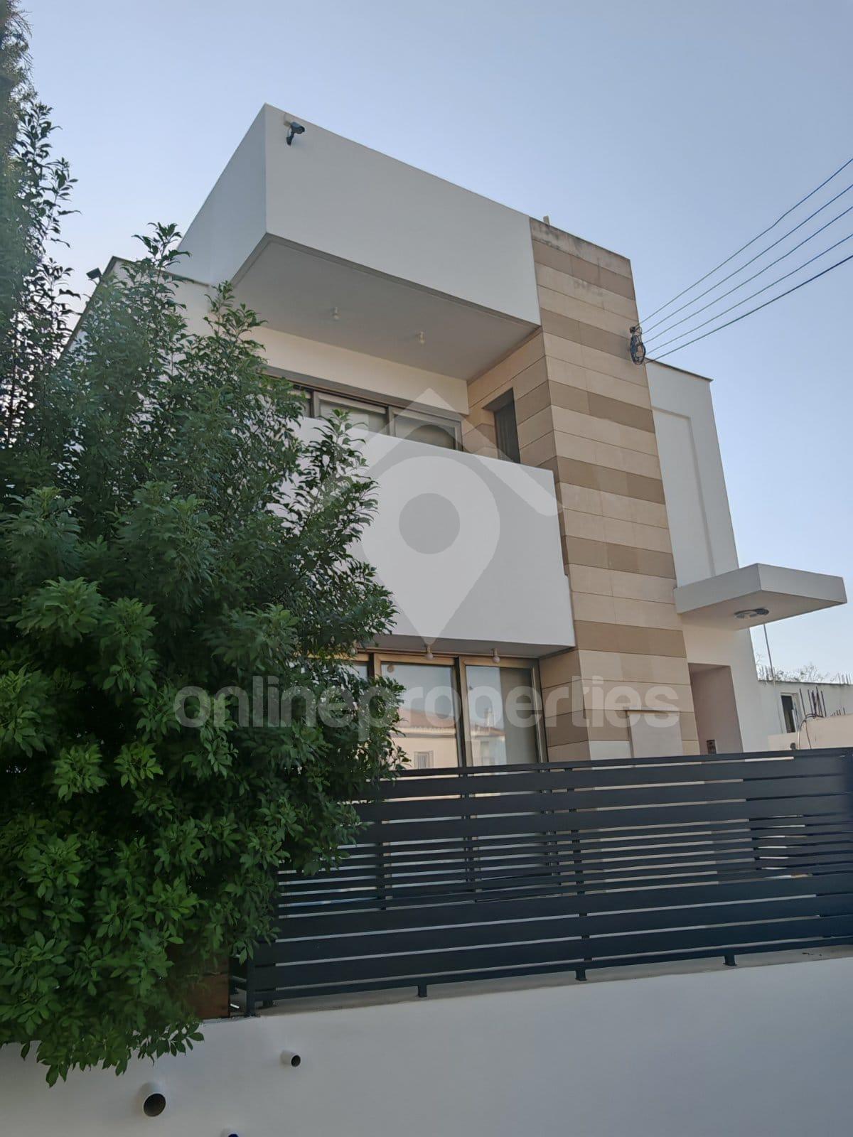 To change image, hover mouse over thumbnails below