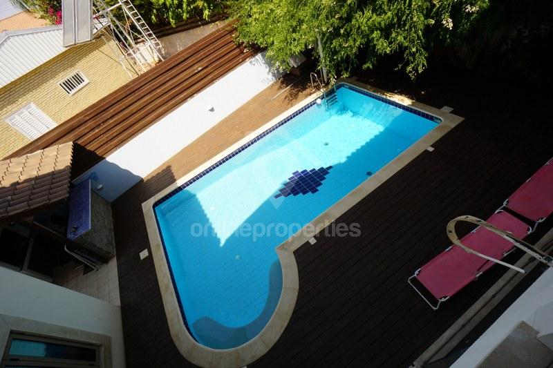 To change image, hover mouse over thumbnails below