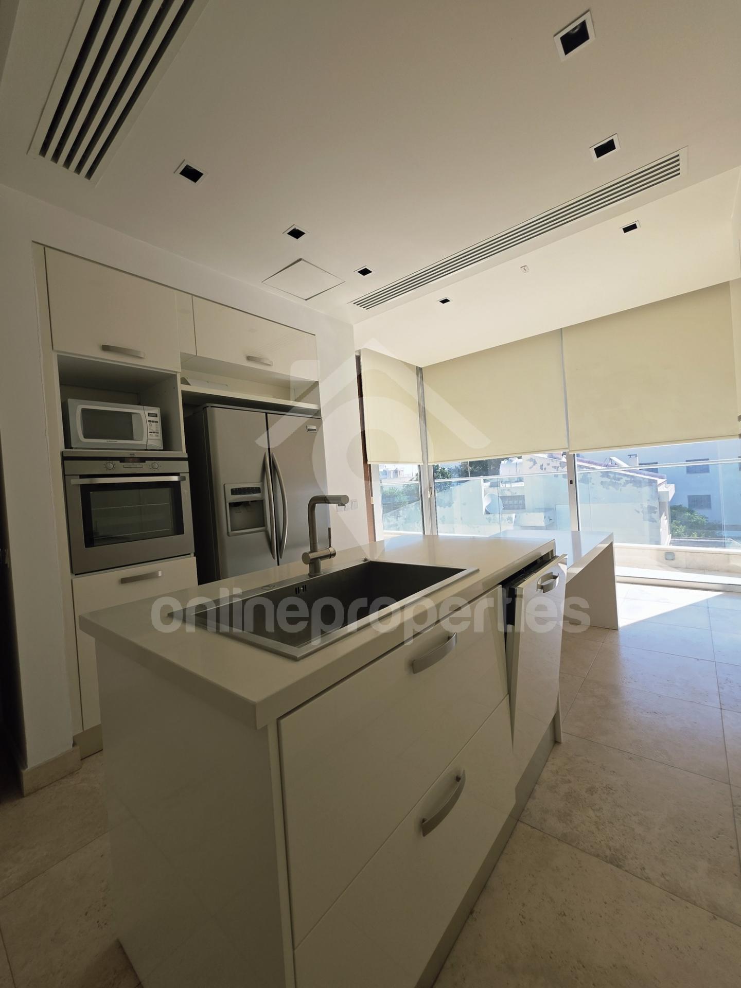 To change image, hover mouse over thumbnails below