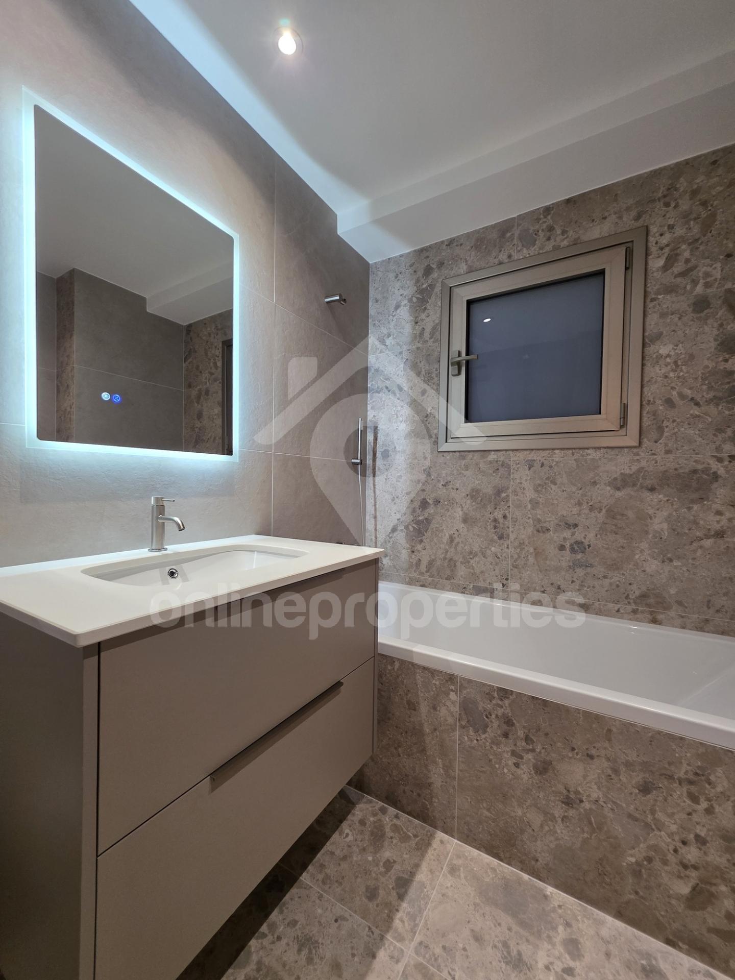 To change image, hover mouse over thumbnails below