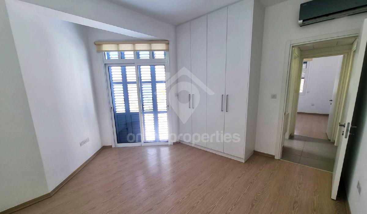 To change image, hover mouse over thumbnails below