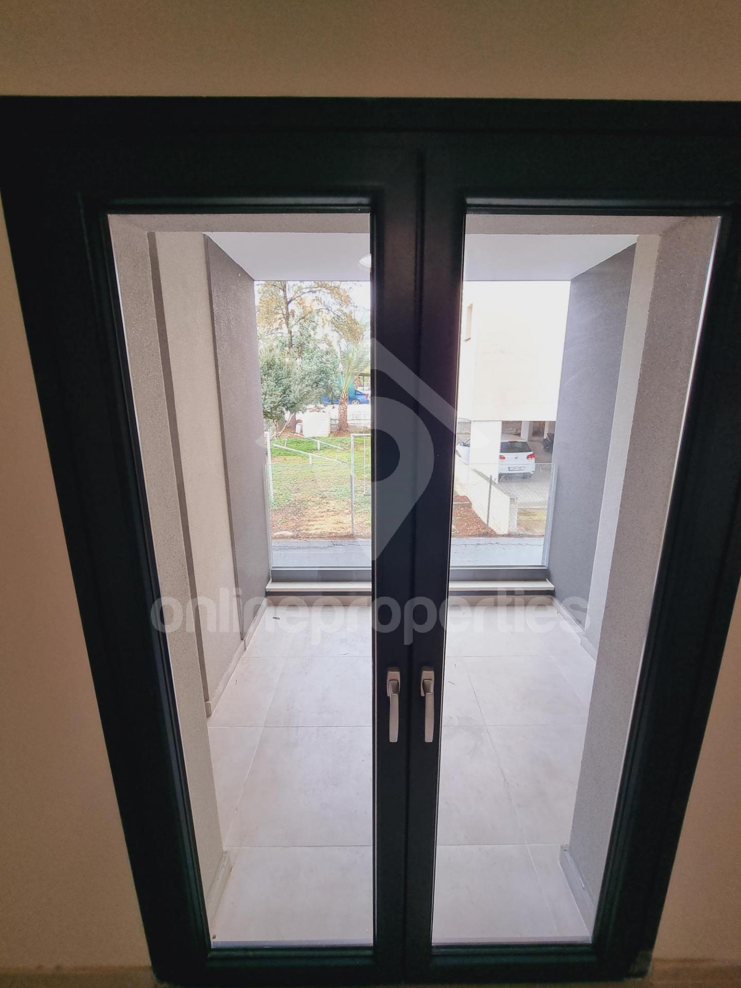 To change image, hover mouse over thumbnails below