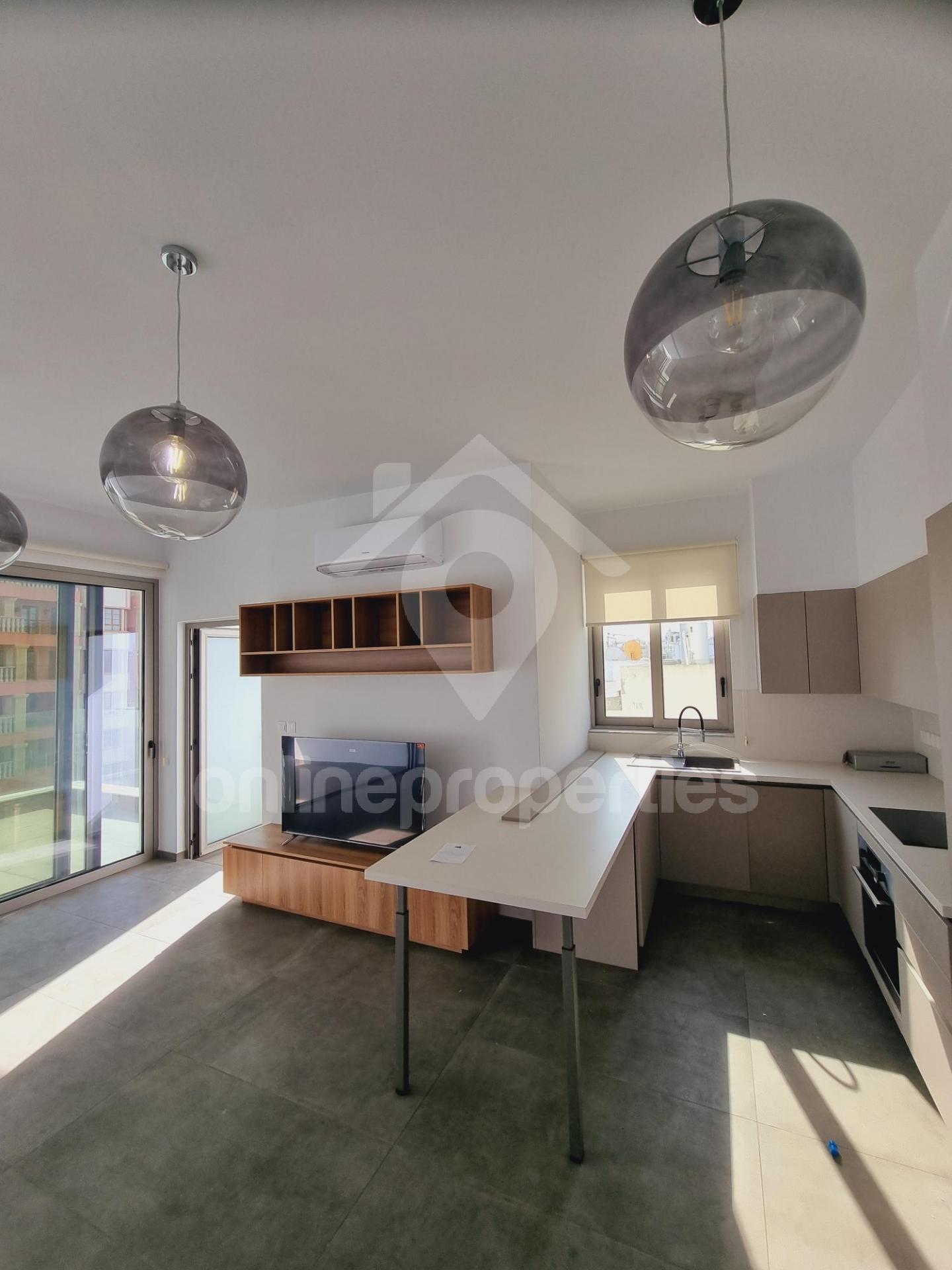 To change image, hover mouse over thumbnails below