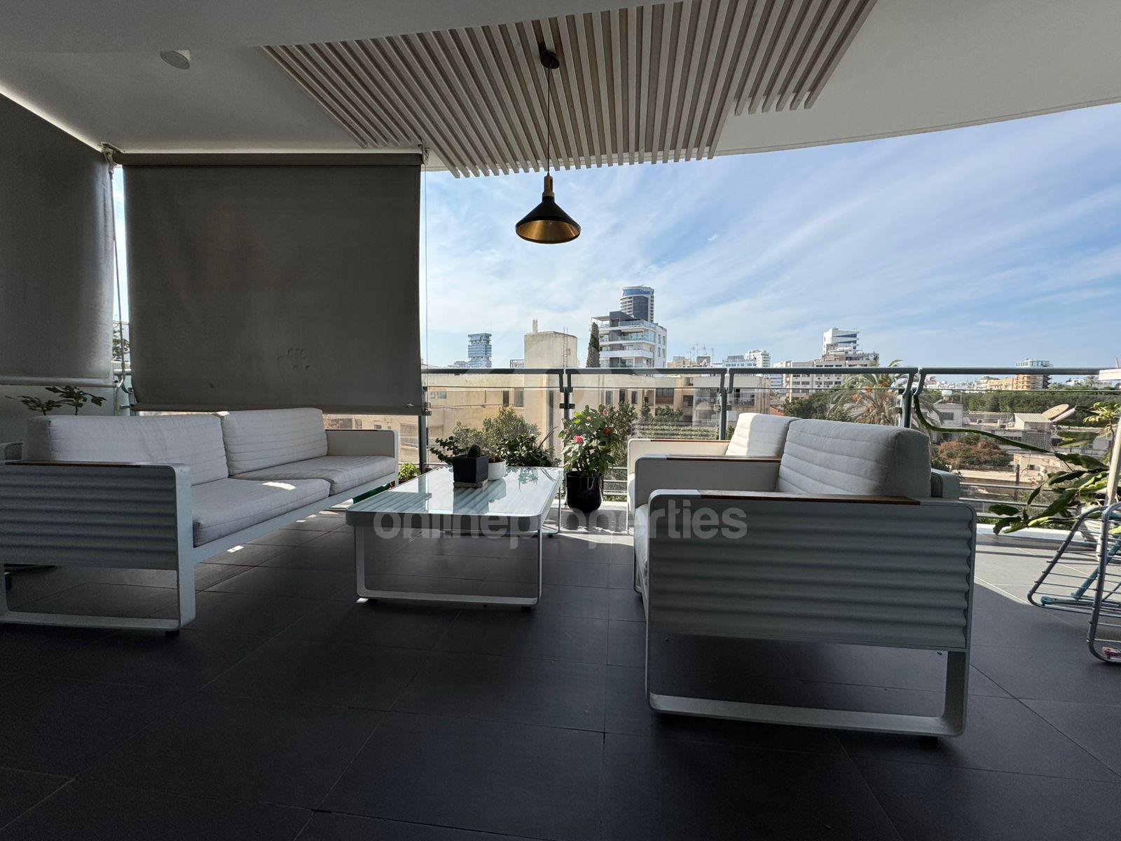 To change image, hover mouse over thumbnails below