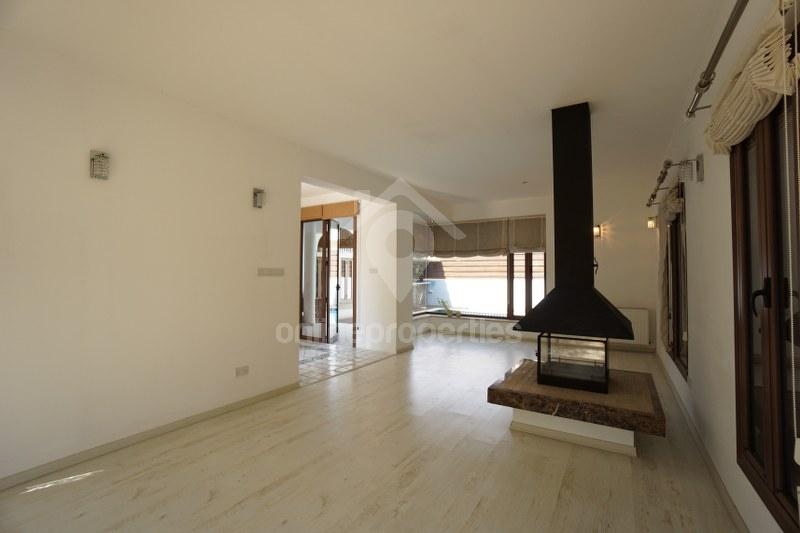 To change image, hover mouse over thumbnails below