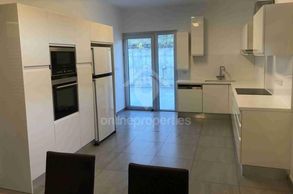 To change image, hover mouse over thumbnails below