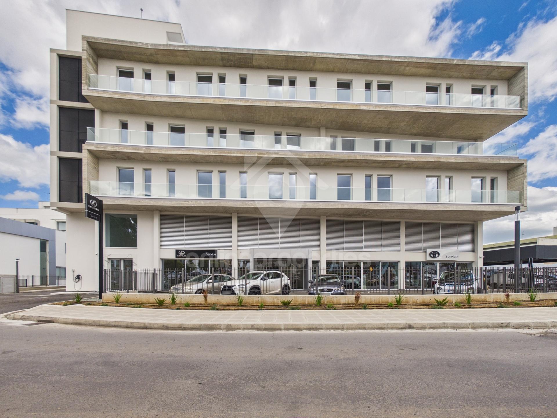 To change image, hover mouse over thumbnails below