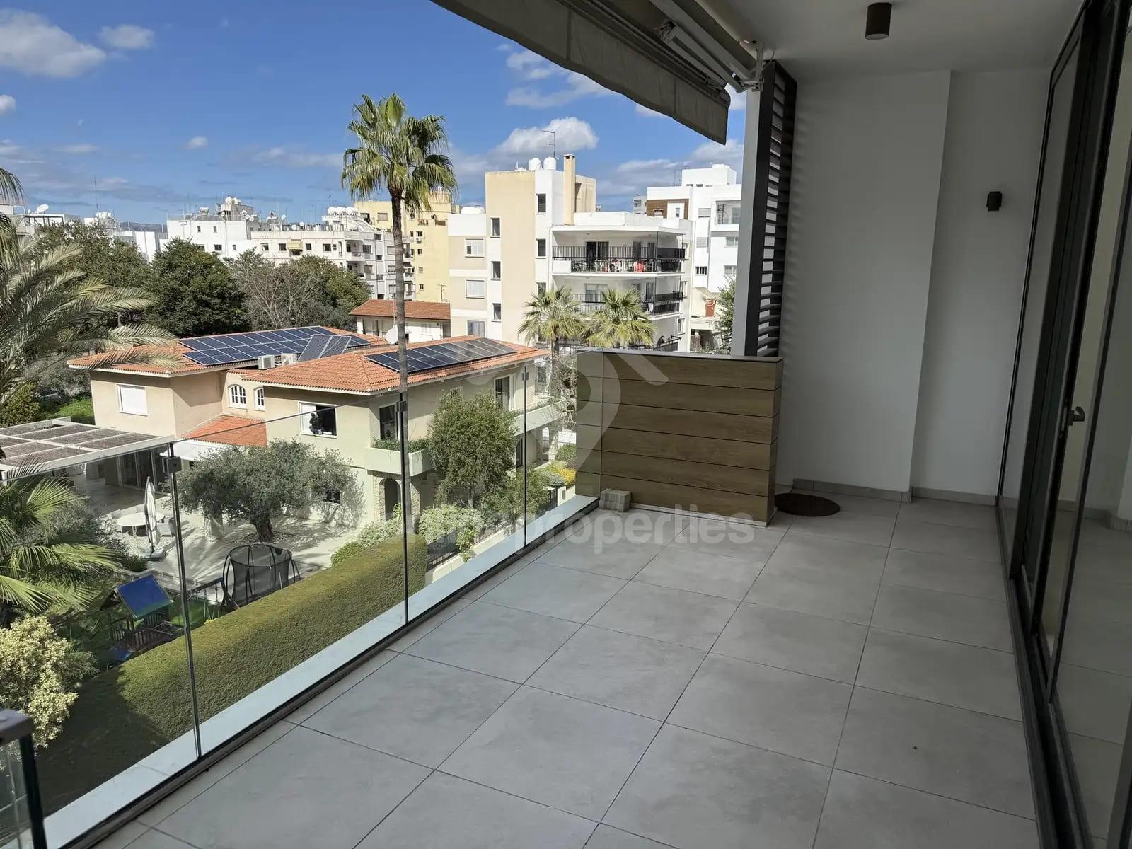 To change image, hover mouse over thumbnails below