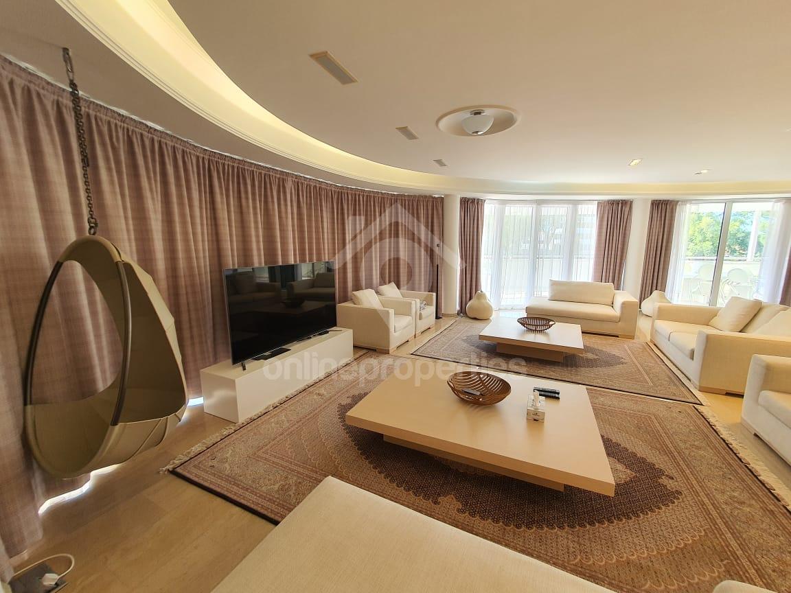 To change image, hover mouse over thumbnails below