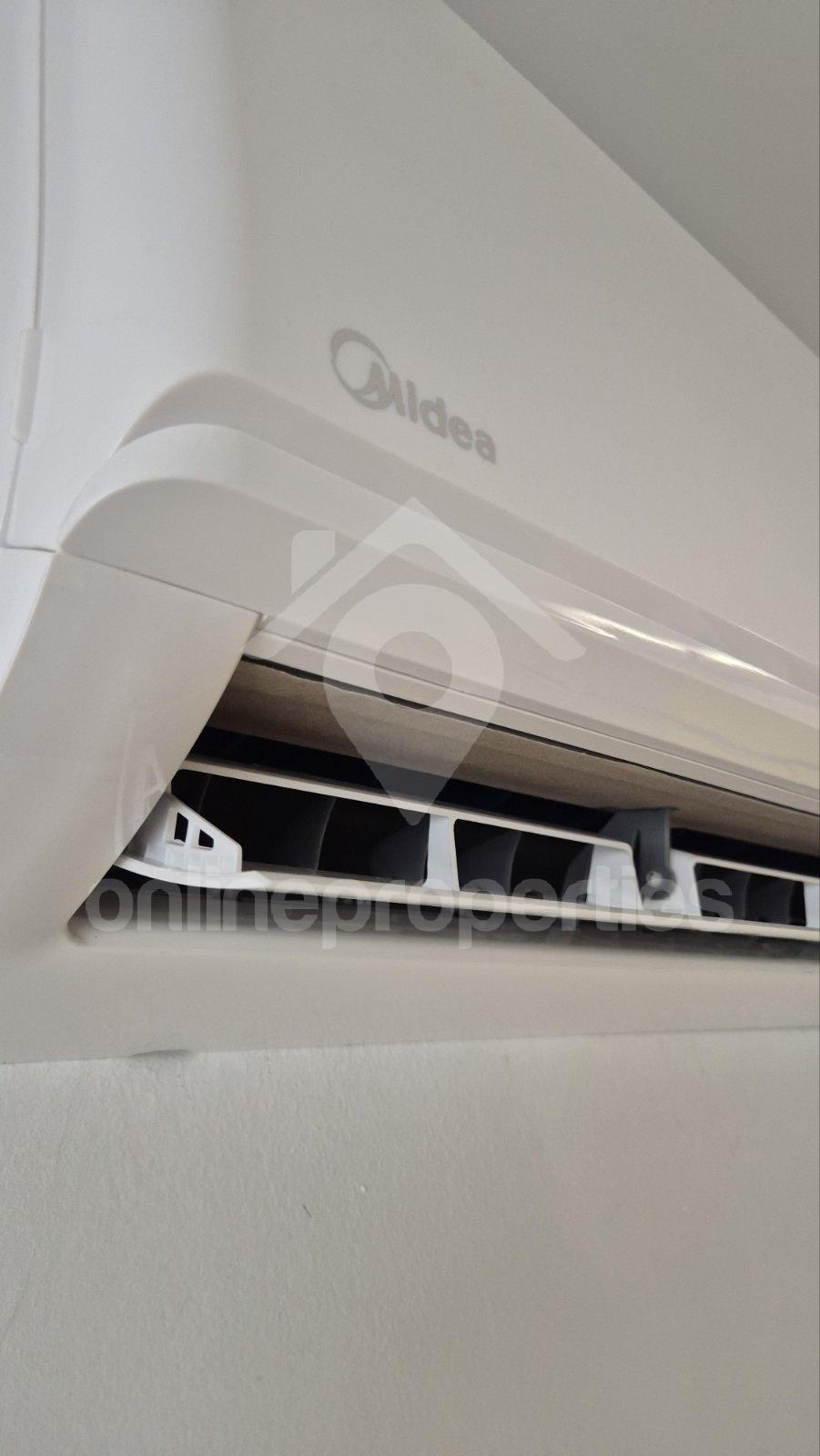 To change image, hover mouse over thumbnails below