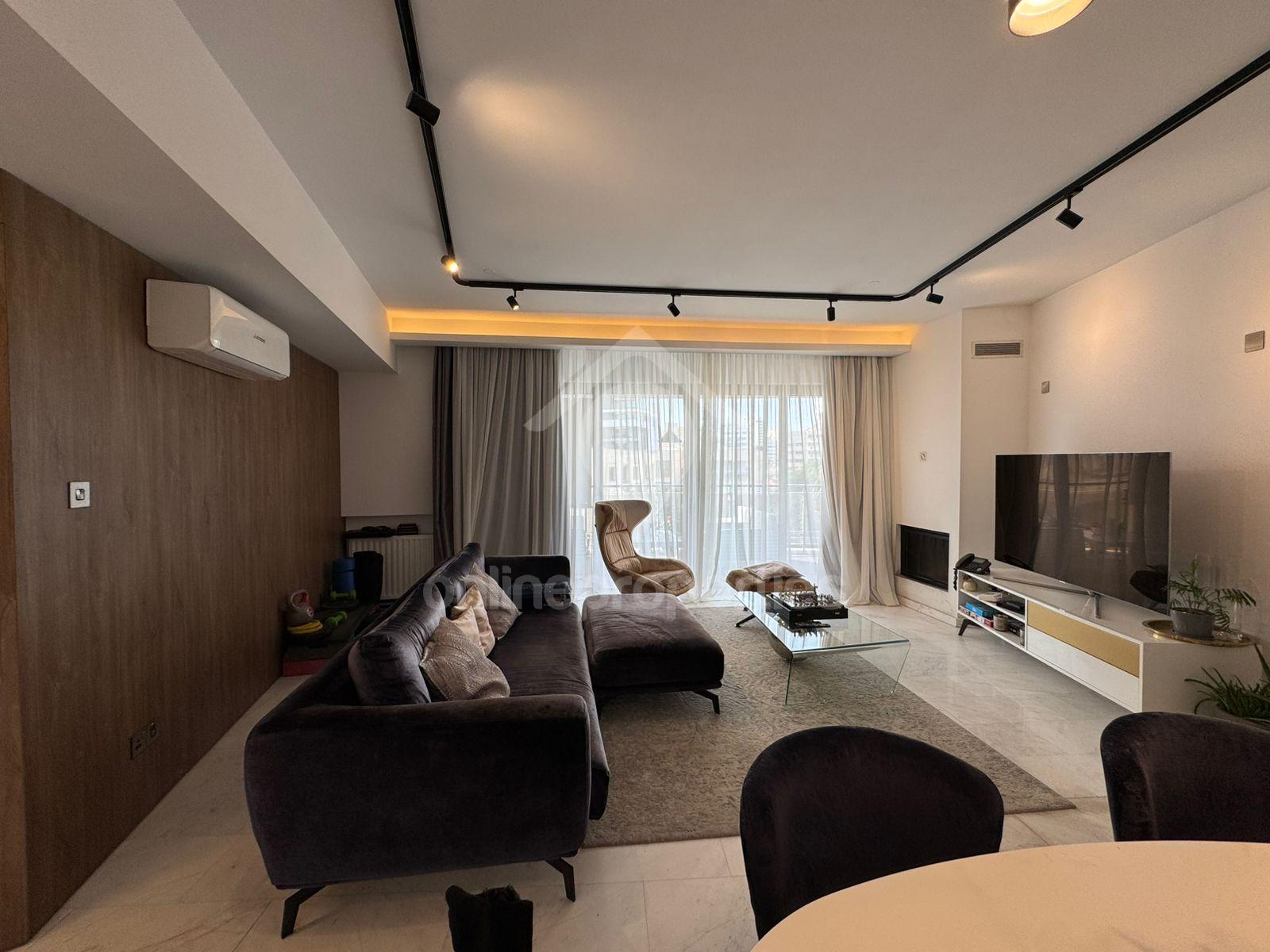 To change image, hover mouse over thumbnails below