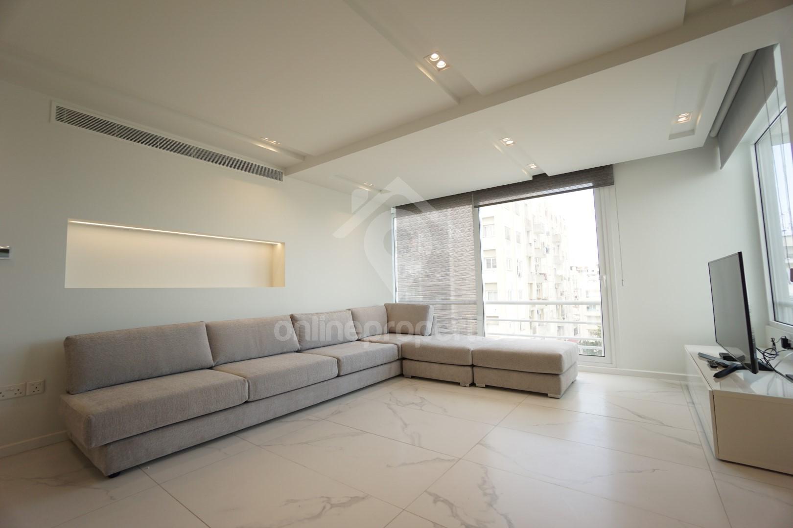 To change image, hover mouse over thumbnails below