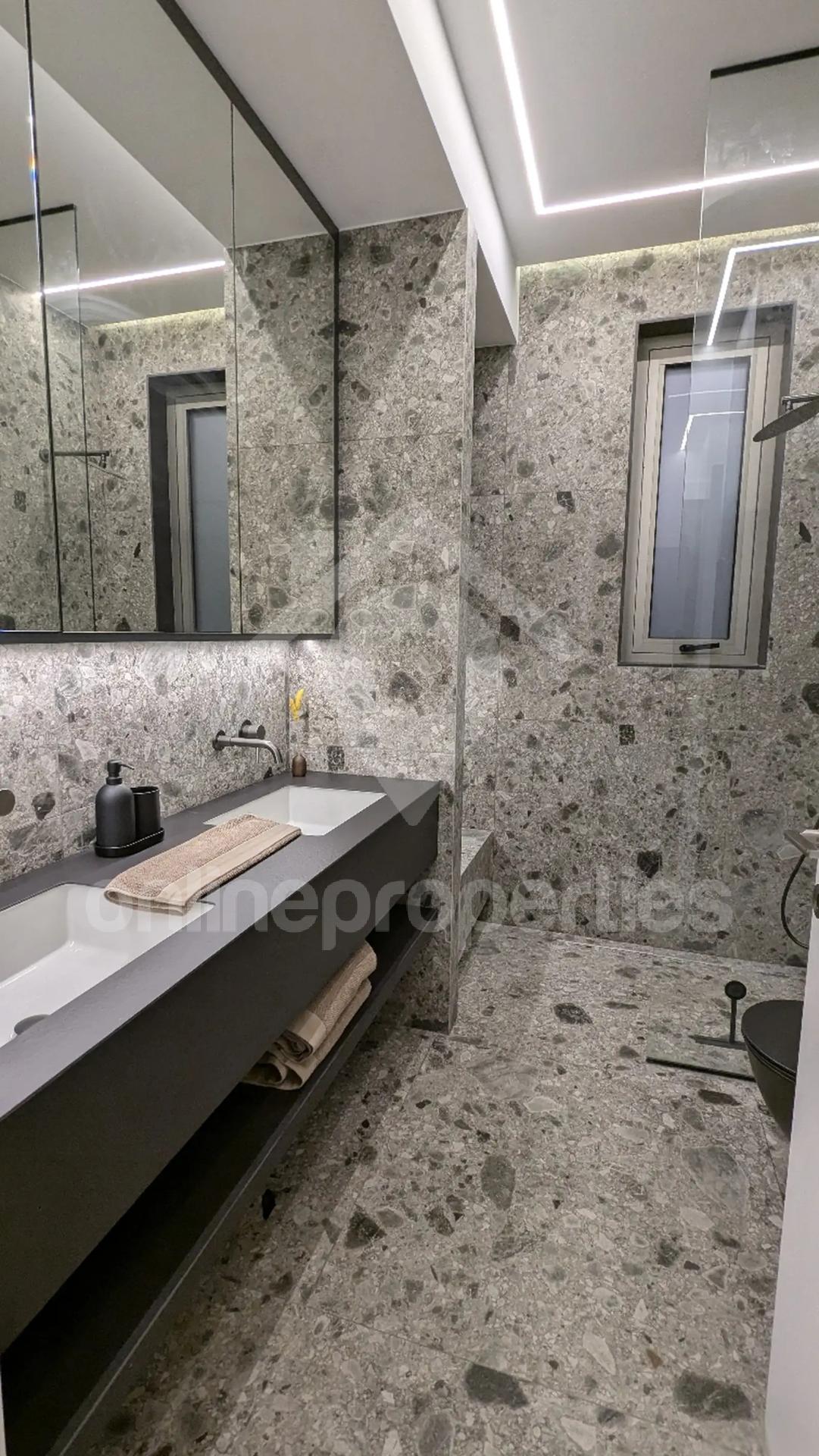 To change image, hover mouse over thumbnails below