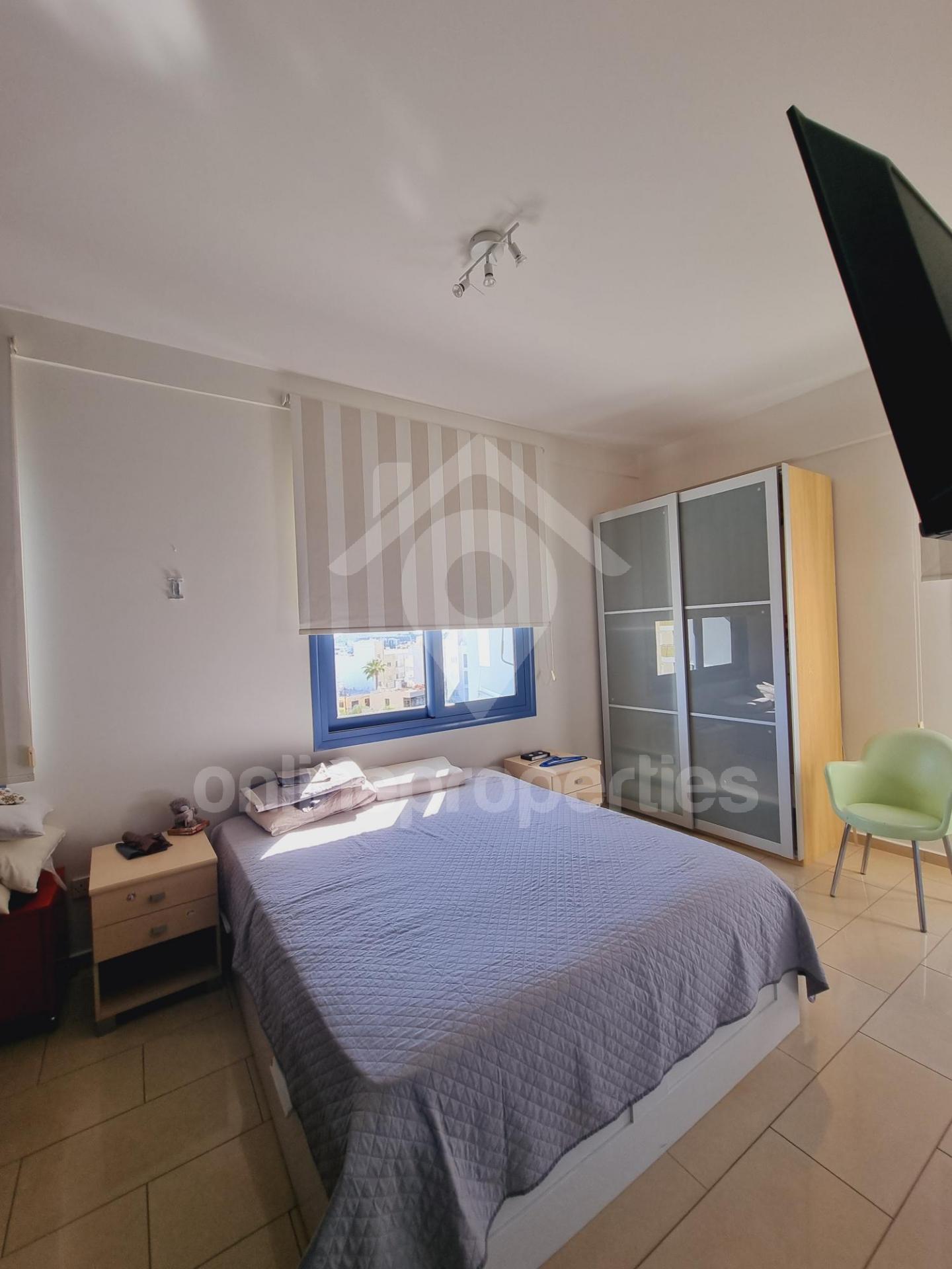 To change image, hover mouse over thumbnails below