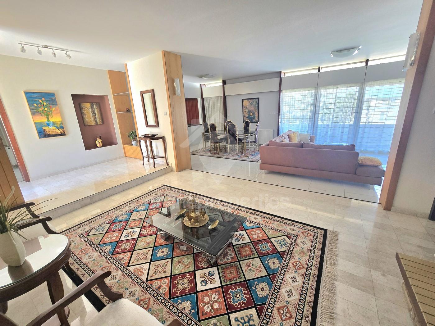 To change image, hover mouse over thumbnails below