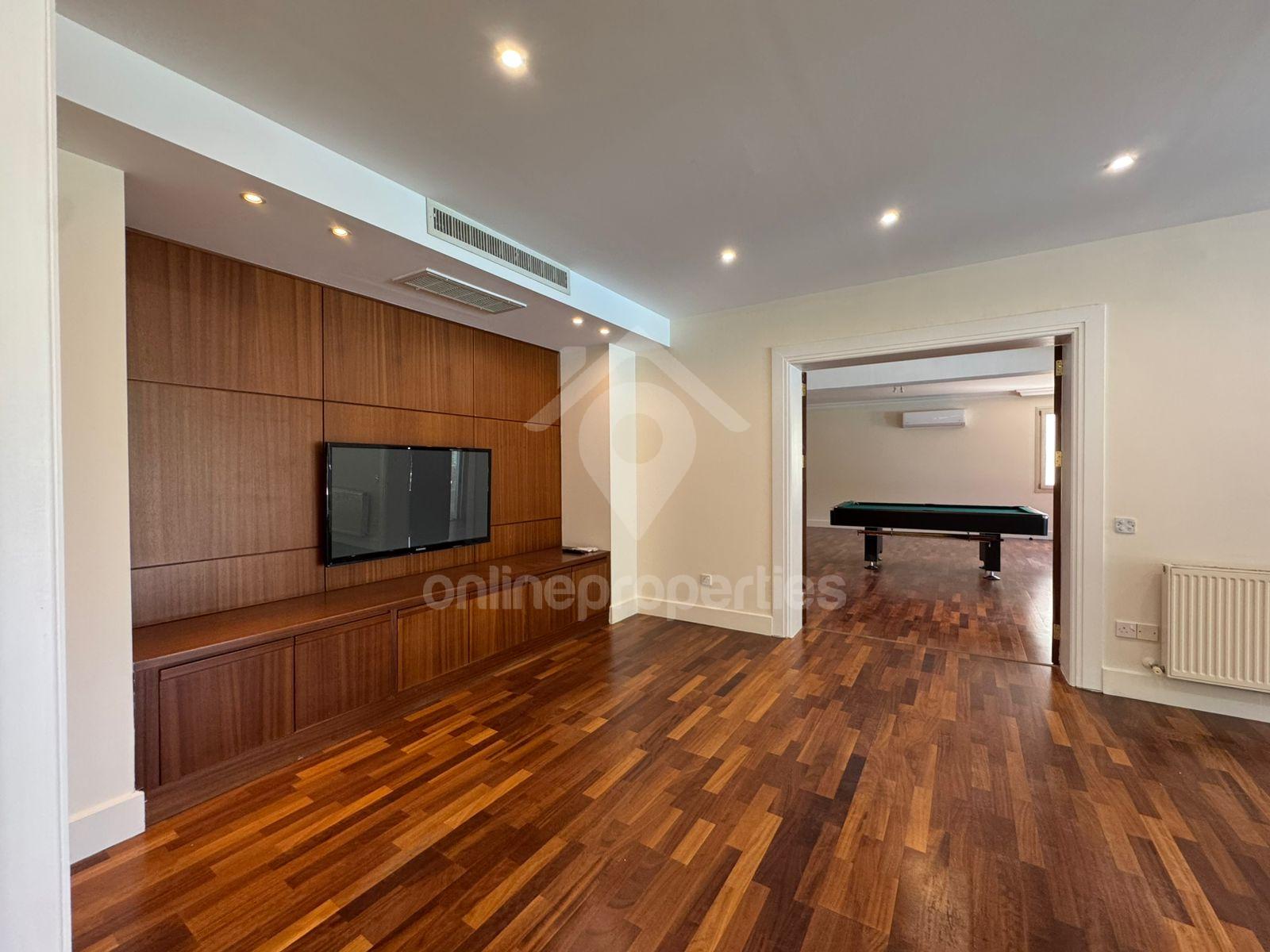 To change image, hover mouse over thumbnails below