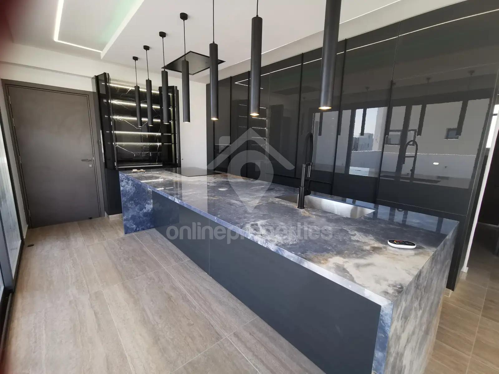 To change image, hover mouse over thumbnails below