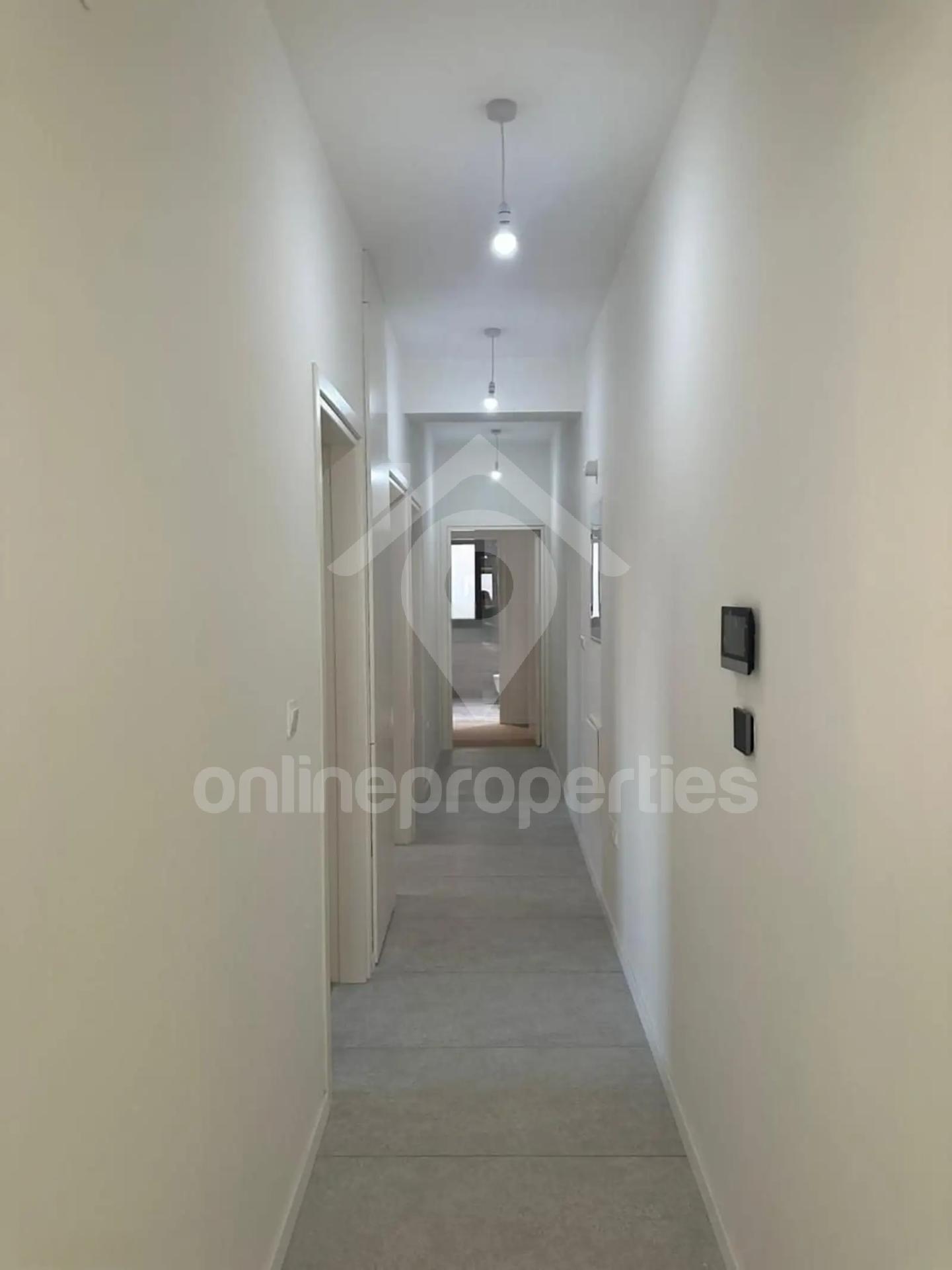 To change image, hover mouse over thumbnails below