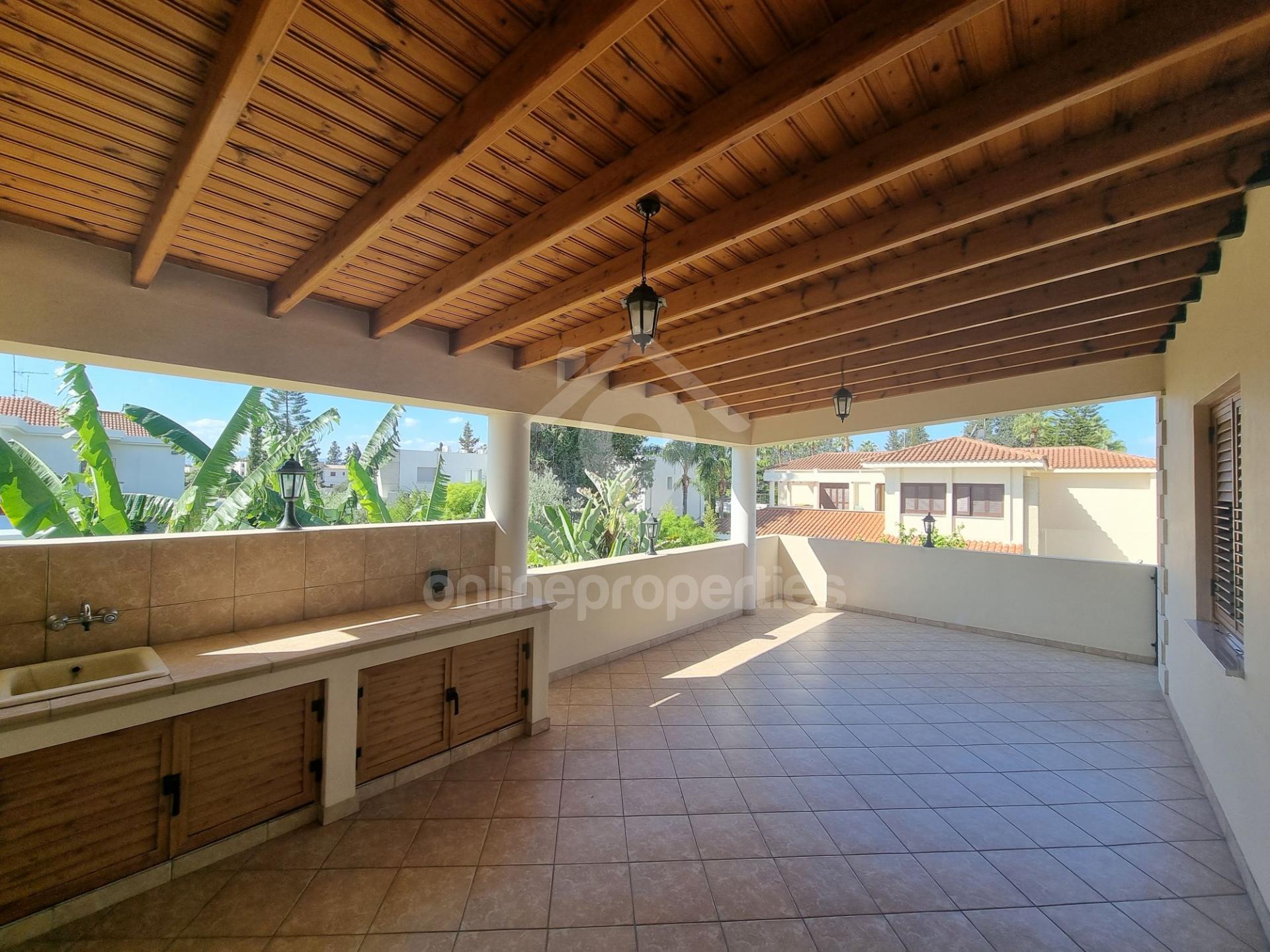 To change image, hover mouse over thumbnails below