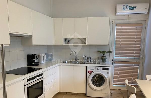 To change image, hover mouse over thumbnails below