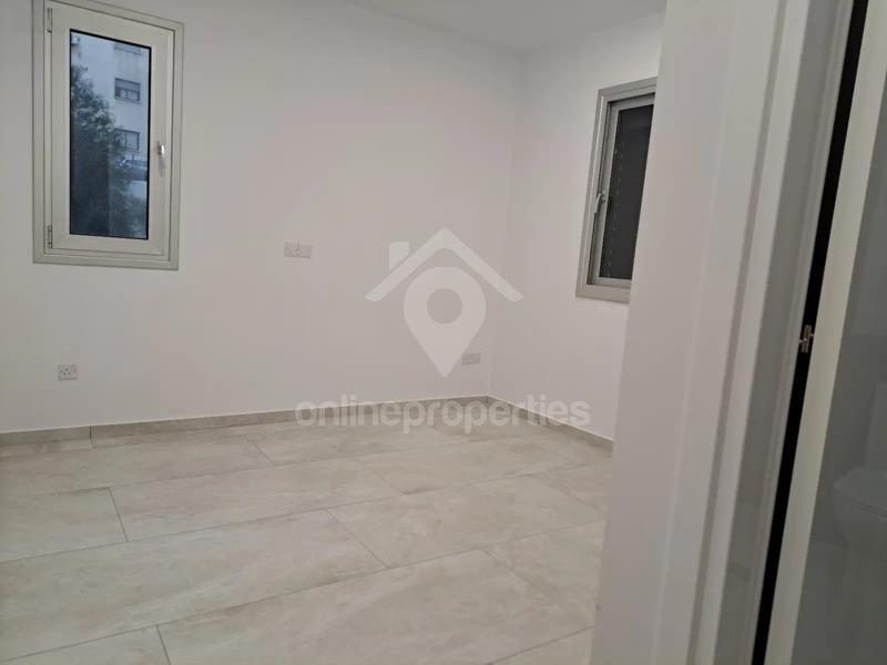 To change image, hover mouse over thumbnails below