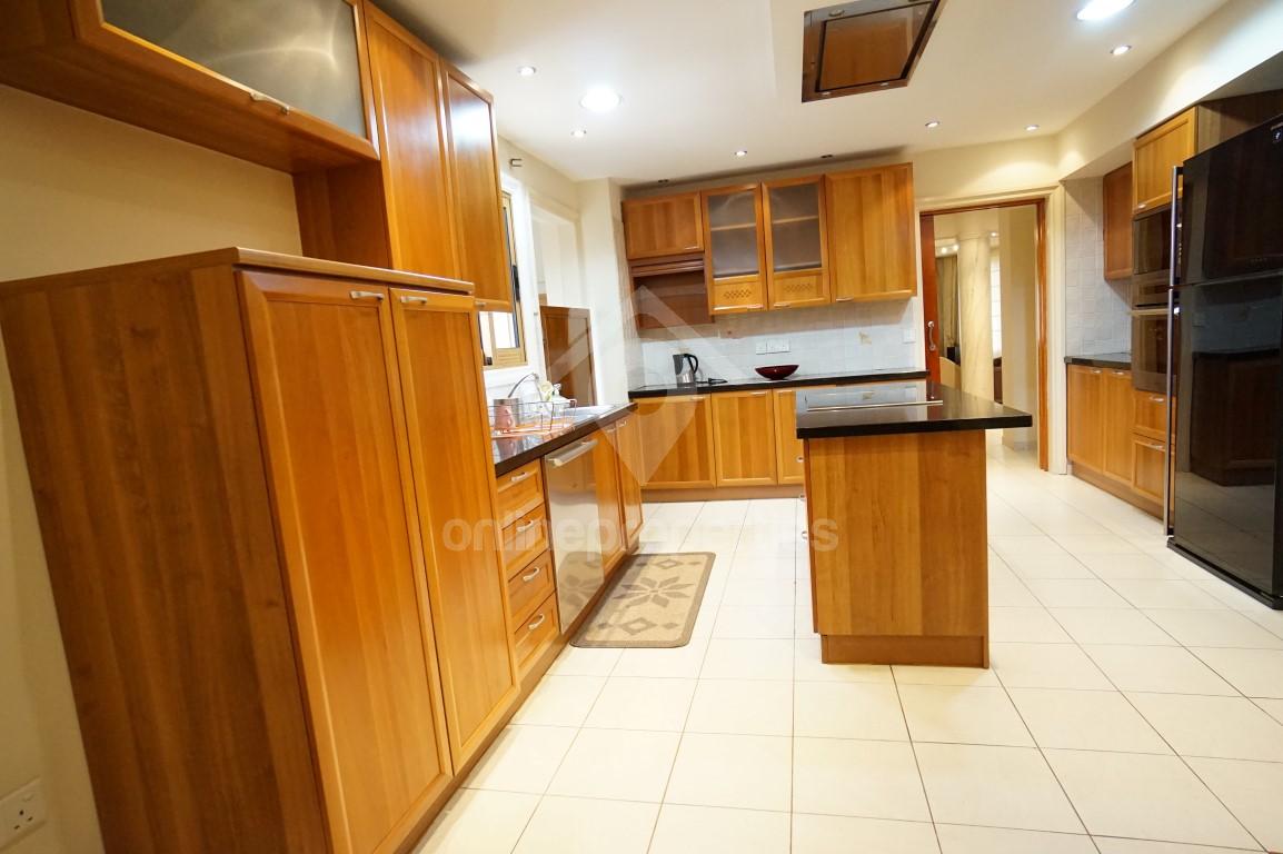 To change image, hover mouse over thumbnails below