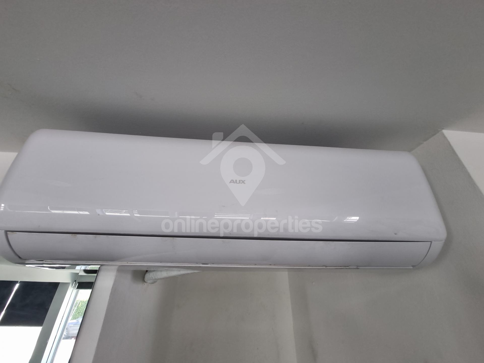 To change image, hover mouse over thumbnails below