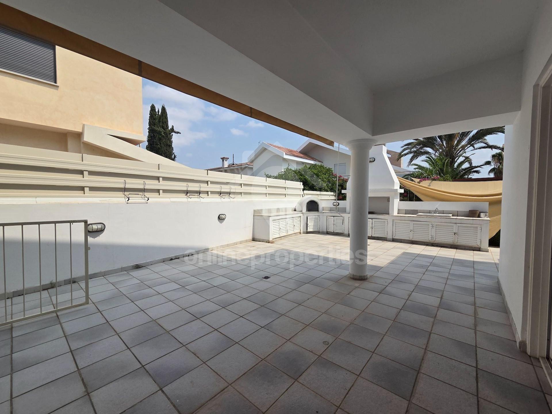 To change image, hover mouse over thumbnails below