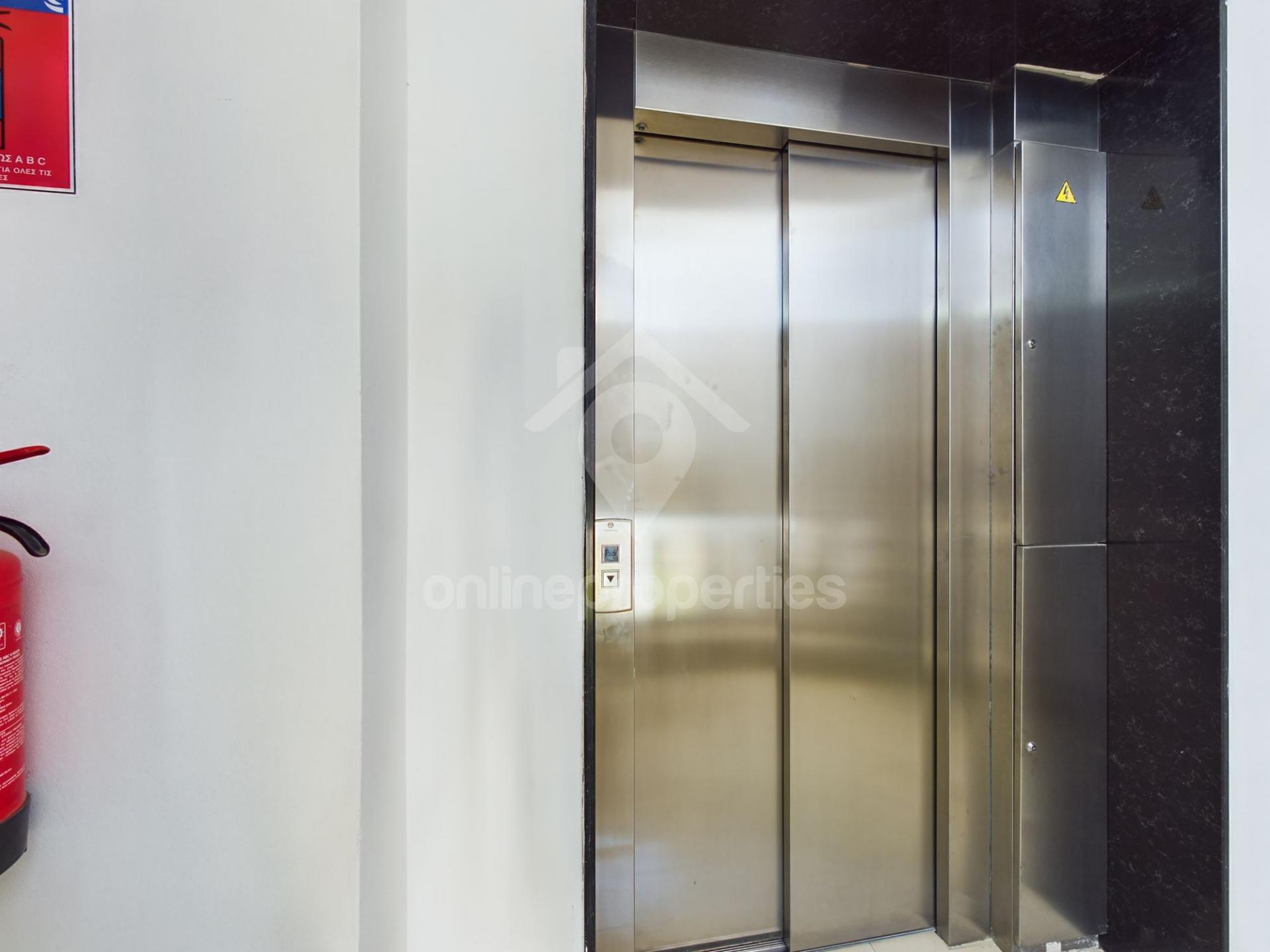 To change image, hover mouse over thumbnails below