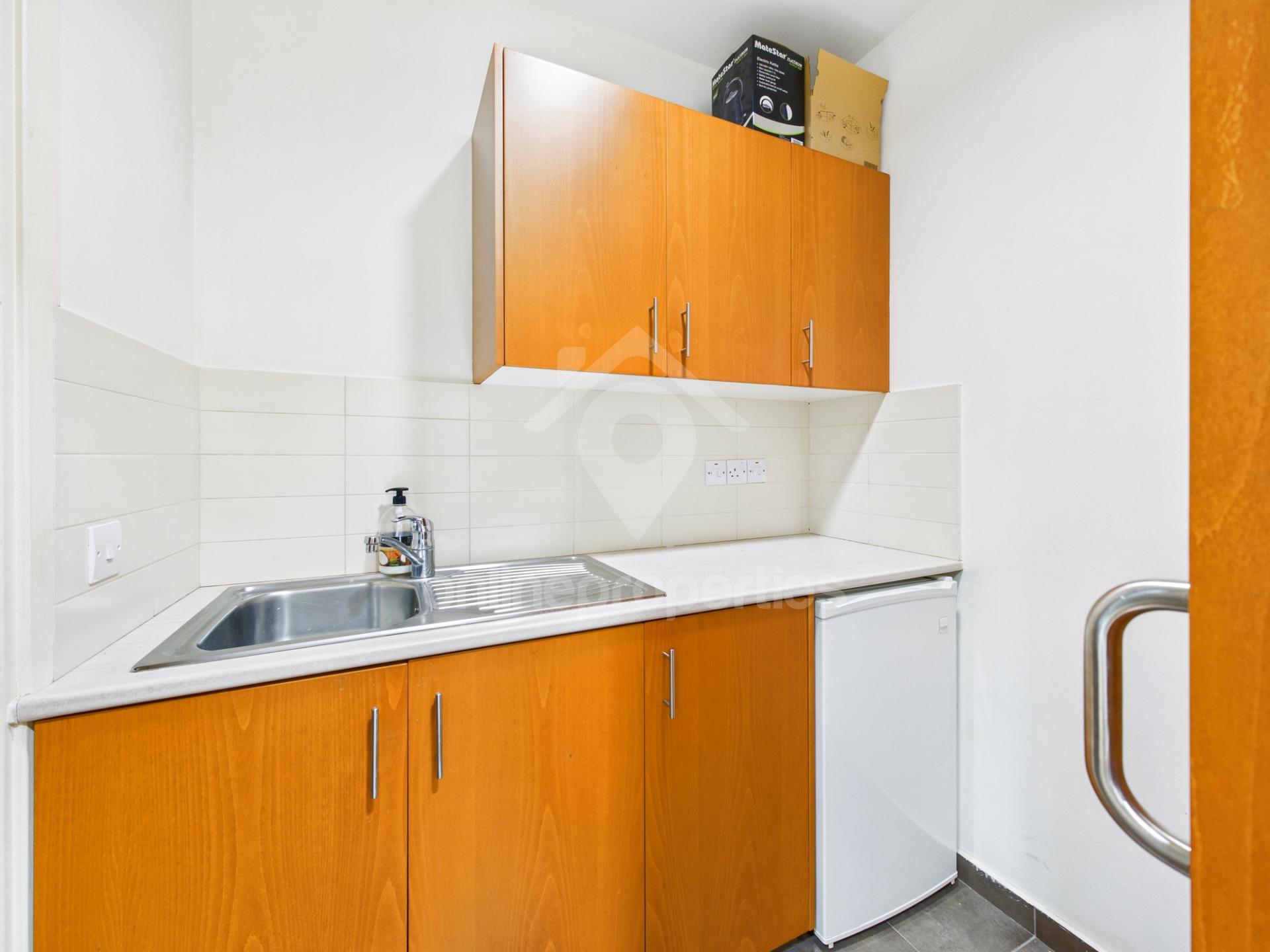 To change image, hover mouse over thumbnails below