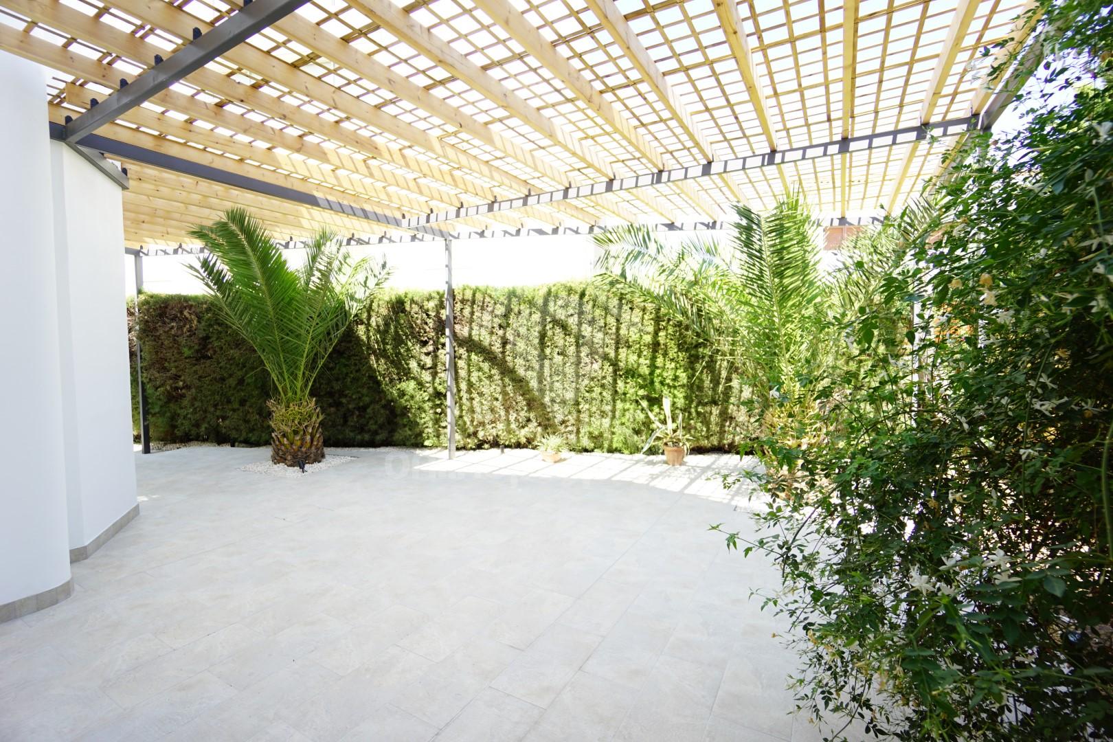 To change image, hover mouse over thumbnails below