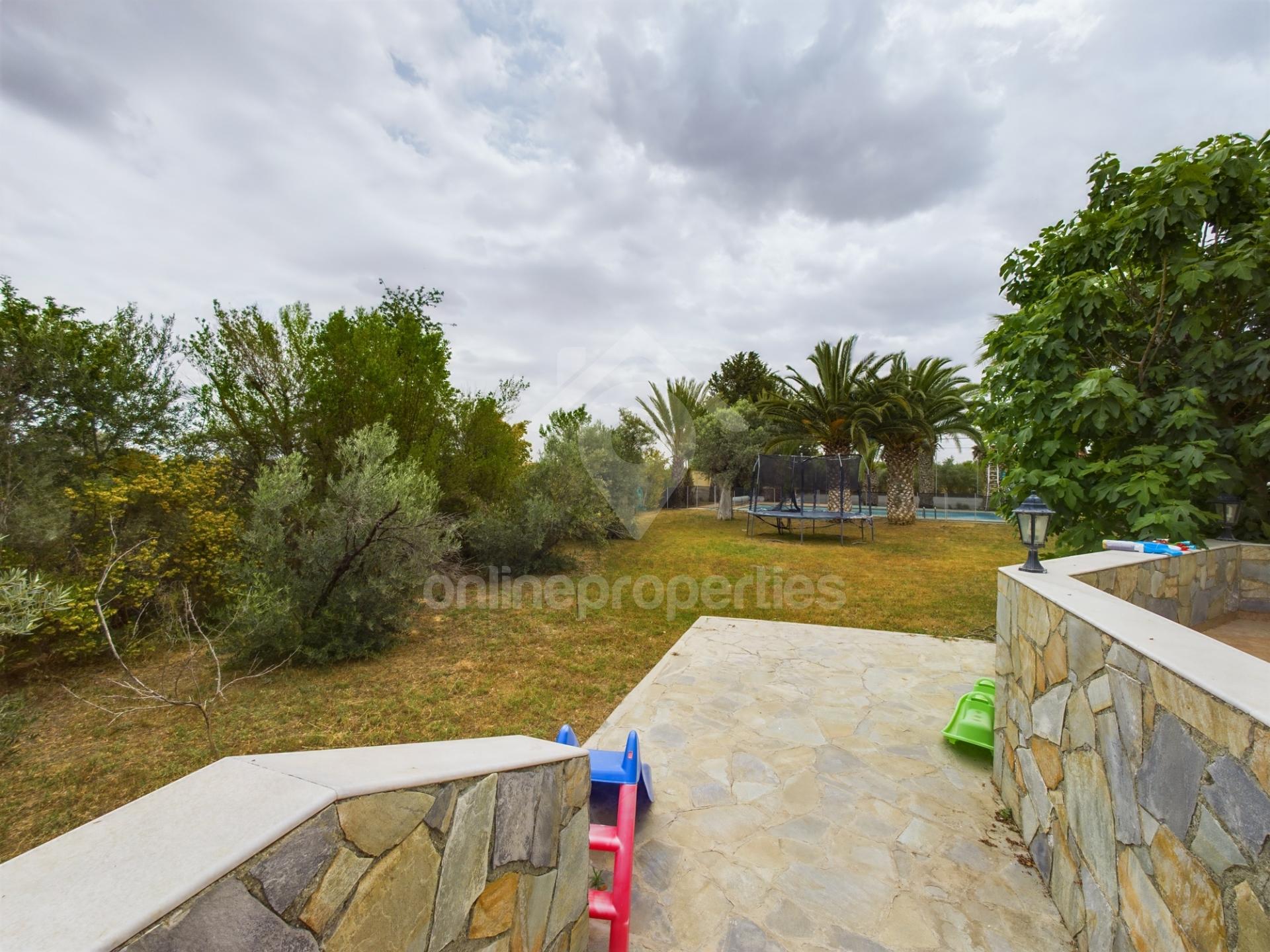 To change image, hover mouse over thumbnails below